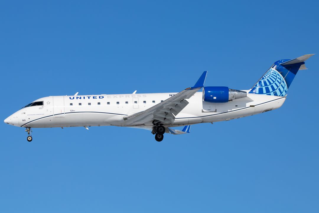 Photo of N910EV - United Express Mitsubishi CRJ-200 at CID on AeroXplorer Aviation Database Photo of N910EV - United Express Mitsubishi CRJ-200 at CID on AeroXplorer Aviation Database