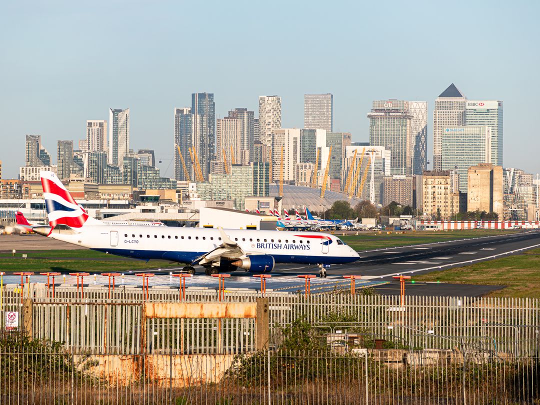 Photo of G-LCYO - BA CityFlyer Embraer E190 at LCY on AeroXplorer Aviation Database