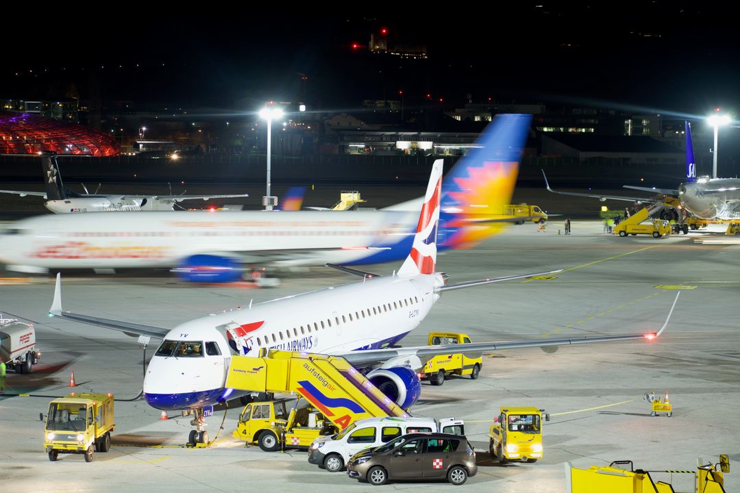 Photo of G-LCYV - British Airways Embraer E190 at SZG on AeroXplorer Aviation Database Photo of G-LCYV - British Airways Embraer E190 at SZG on AeroXplorer Aviation Database
