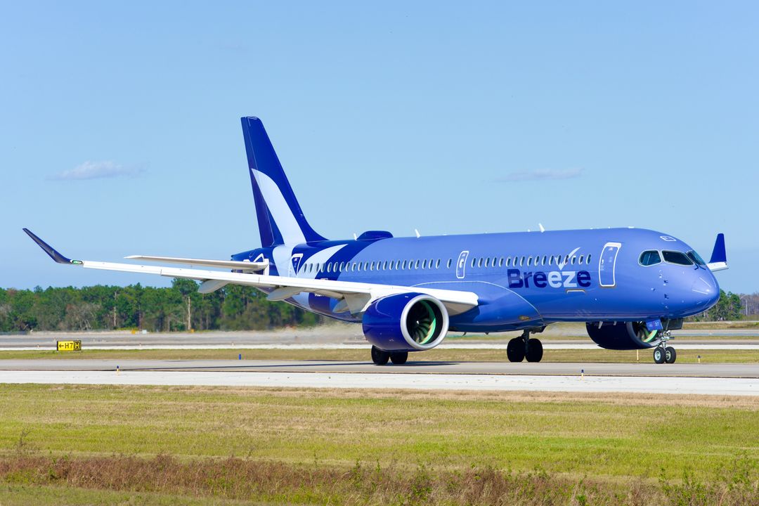 Photo of N217BZ - Breeze Airways Airbus A220-300 at MCO on AeroXplorer Aviation Database
