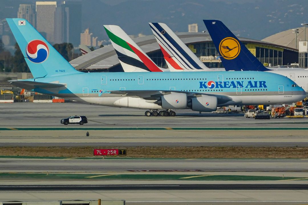 Korean Air A380-800 registration  on final approach at Los Angeles International Airport (LAX/KLAX) photographed by  on 01/04/52611