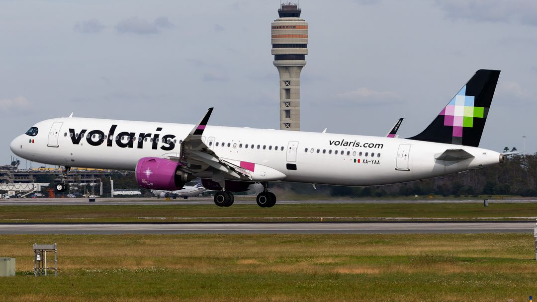 Photo of XA-YAA - Volaris Airbus A321NEO at MCO on AeroXplorer Aviation Database