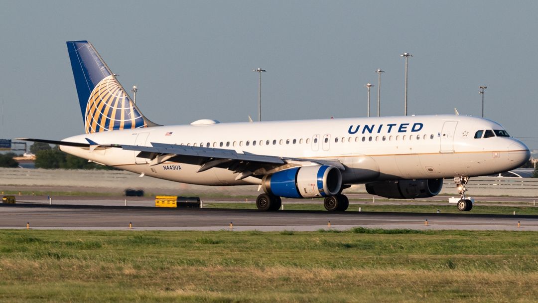 Photo of N443UA - United Airlines Airbus A320 at DFW on AeroXplorer Aviation Database