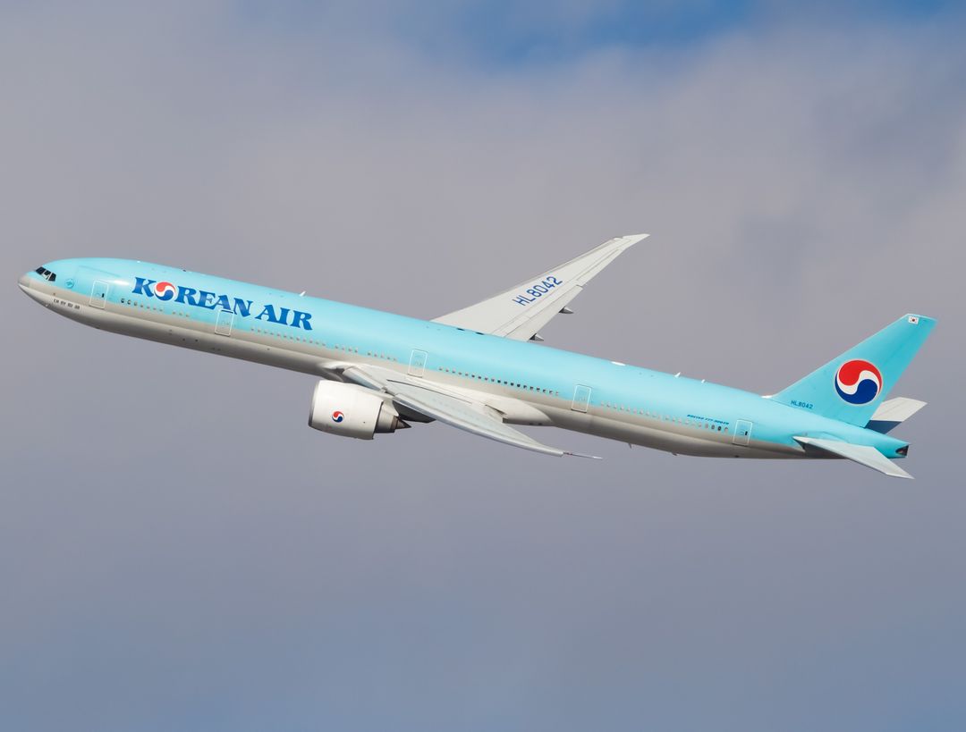 Photo of HL8042 - Korean Air Boeing 777-300ER at JFK on AeroXplorer Aviation Database Photo of HL8042 - Korean Air Boeing 777-300ER at JFK on AeroXplorer Aviation Database