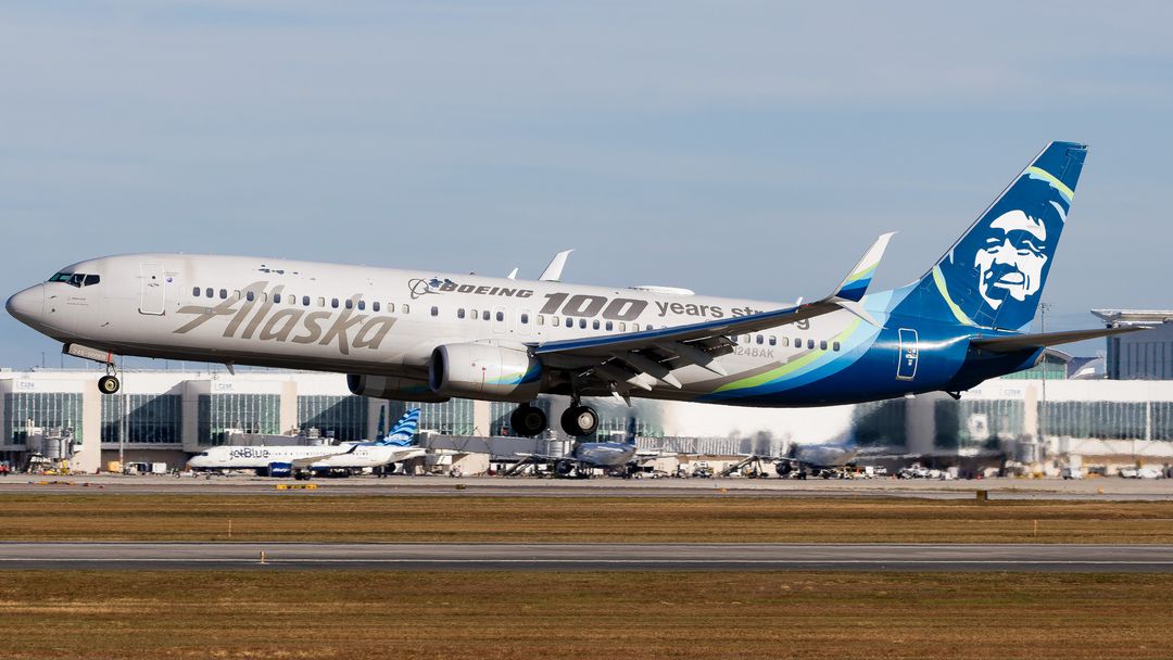 Photo of N248AK - Alaska Airlines Boeing 737-900ER at MCO on AeroXplorer Aviation Database