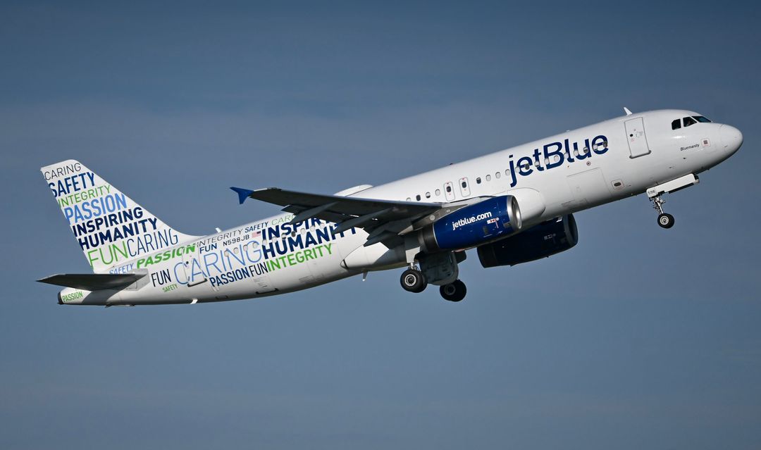Photo of N598JB - JetBlue Airways Airbus A320 at BOS on AeroXplorer Aviation Database