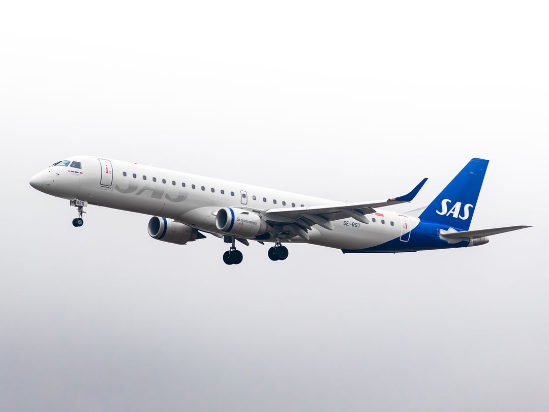 Photo of SE-RST - Scandinavian Airlines Embraer E195 at CPH on AeroXplorer Aviation Database Photo of SE-RST - Scandinavian Airlines Embraer E195 at CPH on AeroXplorer Aviation Database