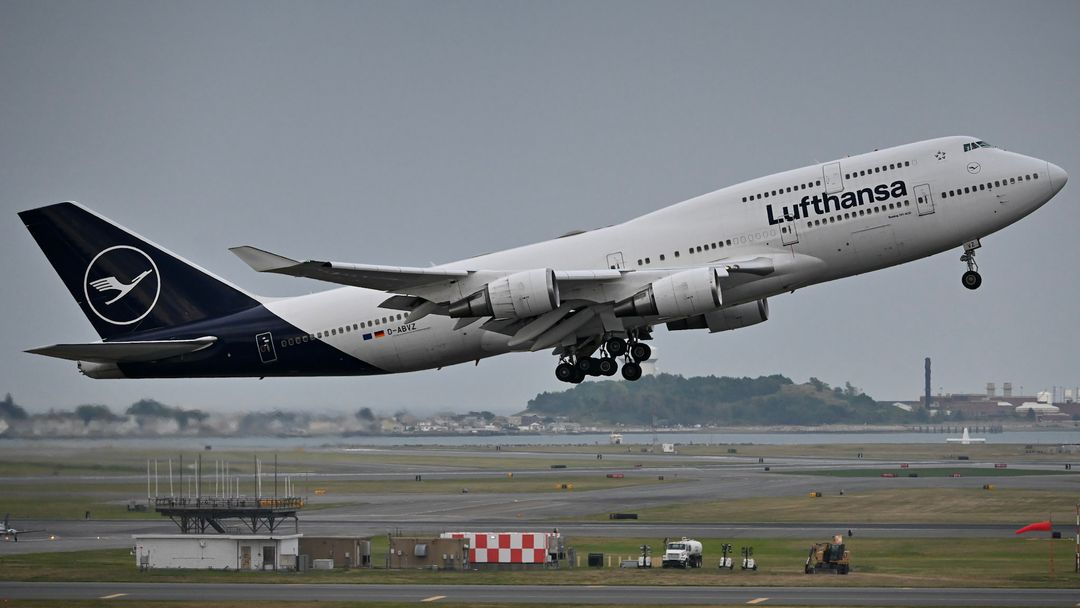Photo of D-ABVZ - Lufthansa Boeing 747-400 at BOS on AeroXplorer Aviation Database