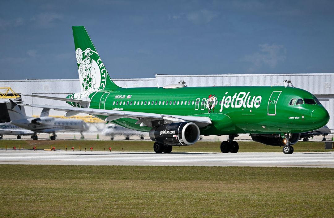 Photo of N595JB - JetBlue Airways Airbus A320 at FLL on AeroXplorer Aviation Database