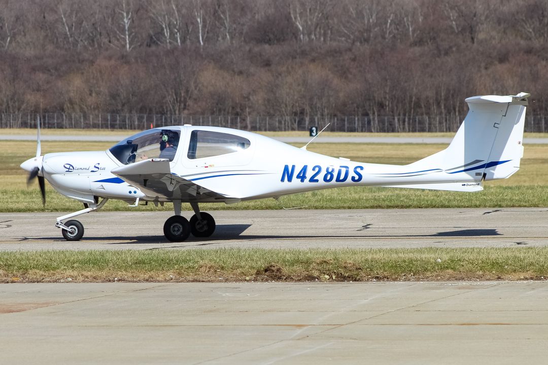 Photo of N428DS - PRIVATE Diamond DA-20 at LUK on AeroXplorer Aviation Database Photo of N428DS - PRIVATE Diamond DA-20 at LUK on AeroXplorer Aviation Database