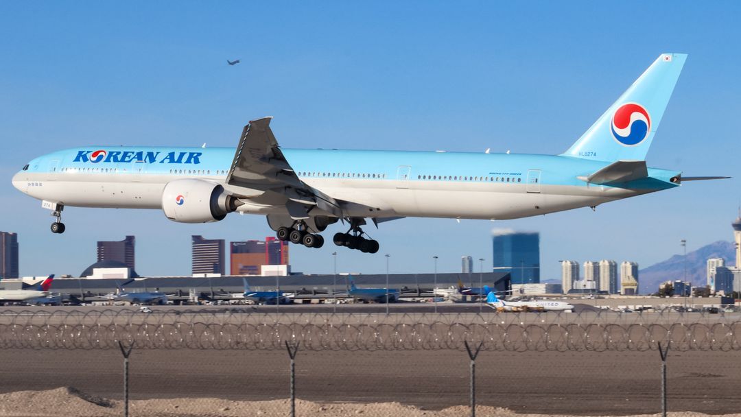 Photo of HL8275 - Korean Air Boeing 777-300ER at LAS on AeroXplorer Aviation Database Photo of HL8275 - Korean Air Boeing 777-300ER at LAS on AeroXplorer Aviation Database