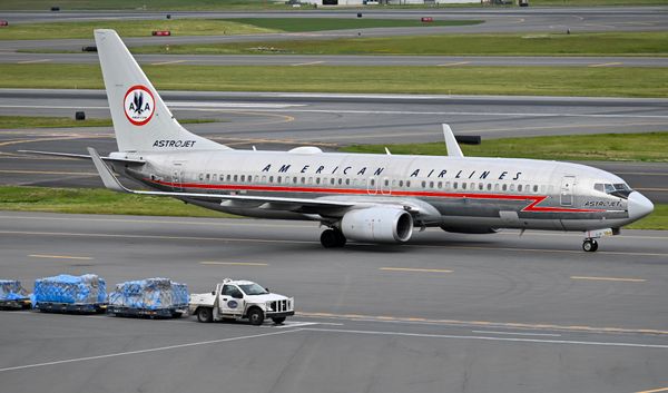 N972NN | American Airlines Boeing 737-800 at DFW | AeroXplorer
