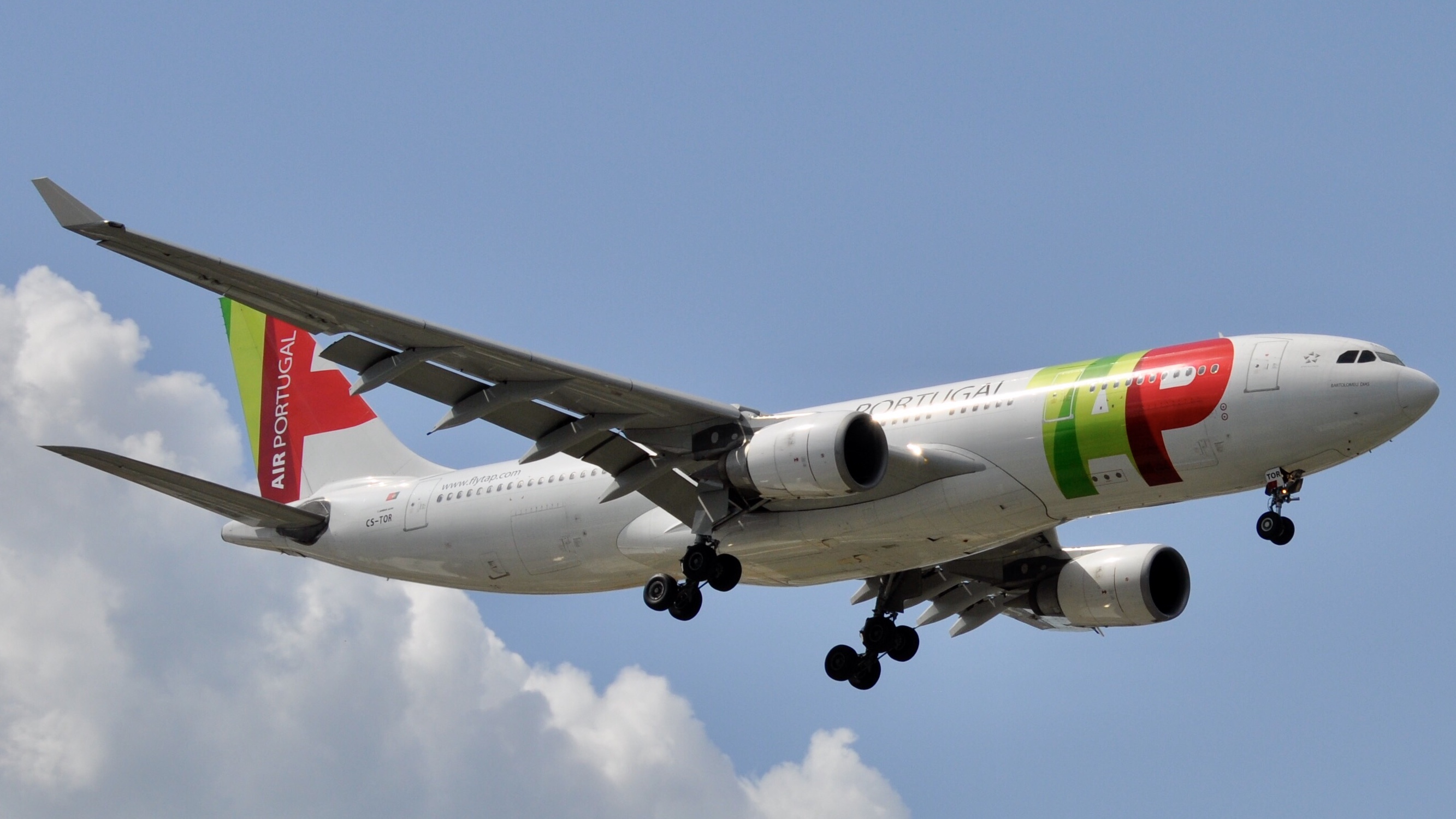 Full size: TAP Air Portugal Airbus A330-200 CS-TOR at Chicago O'Hare International Airport