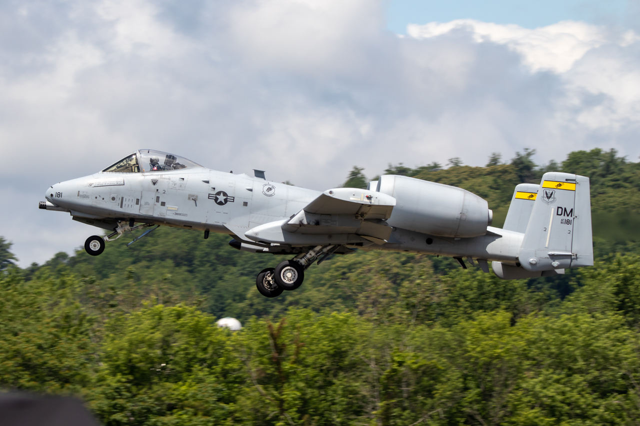 Full size: USAF - United States Air Force Fairchild A-10 Thunderbolt 80-0181 at Montgomery Orange County Airport
