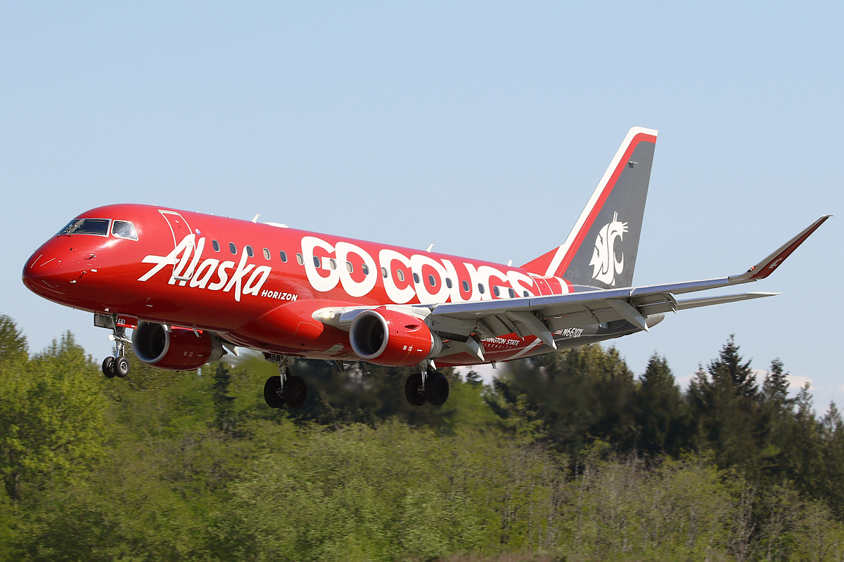 Full size: Horizon Air Embraer E175 N661QX at Snohomish County Airport (Paine Field)