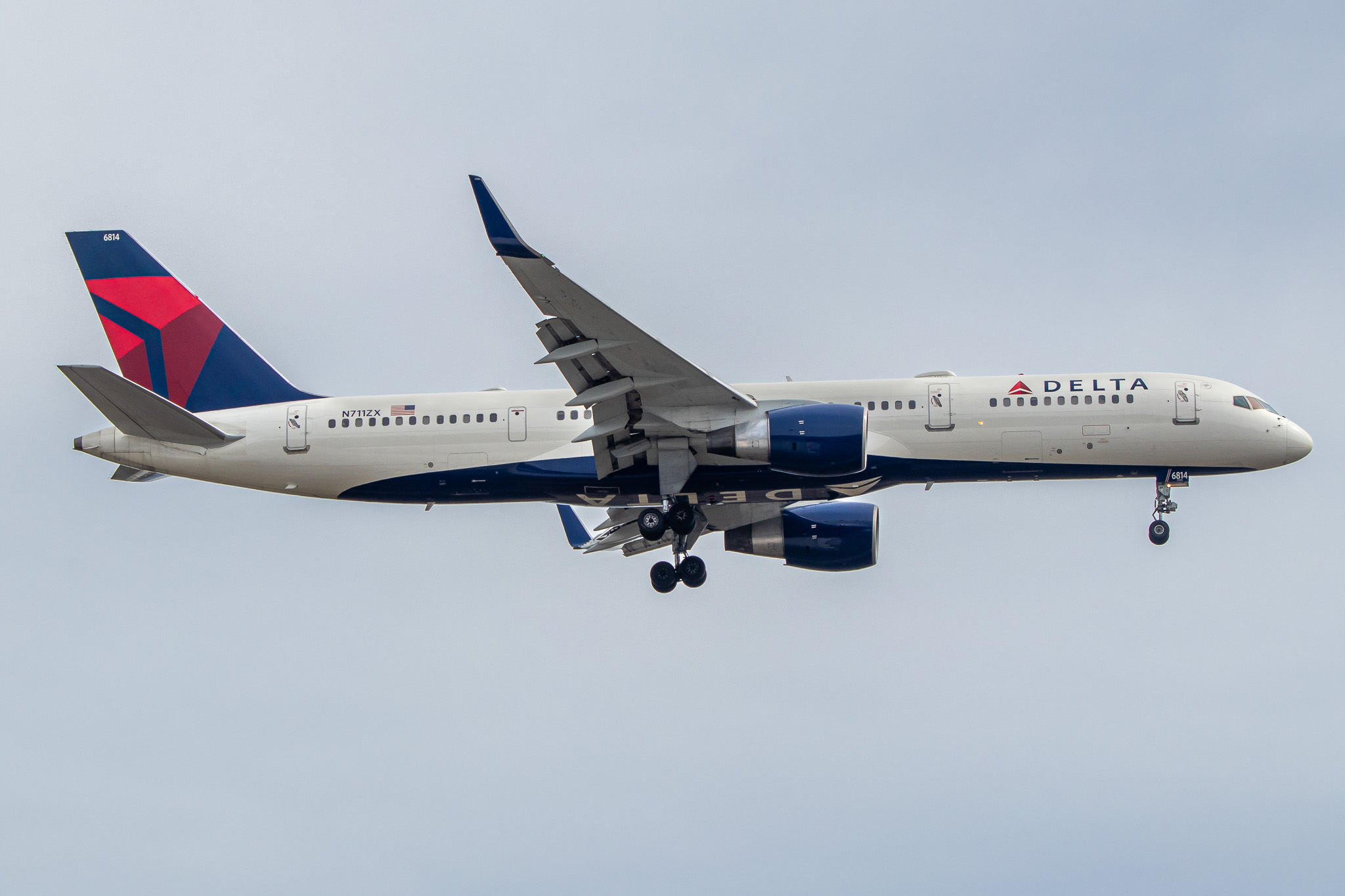 Full size: Delta Airlines Boeing 757-200 N711ZX at Seattle-Tacoma International Airport