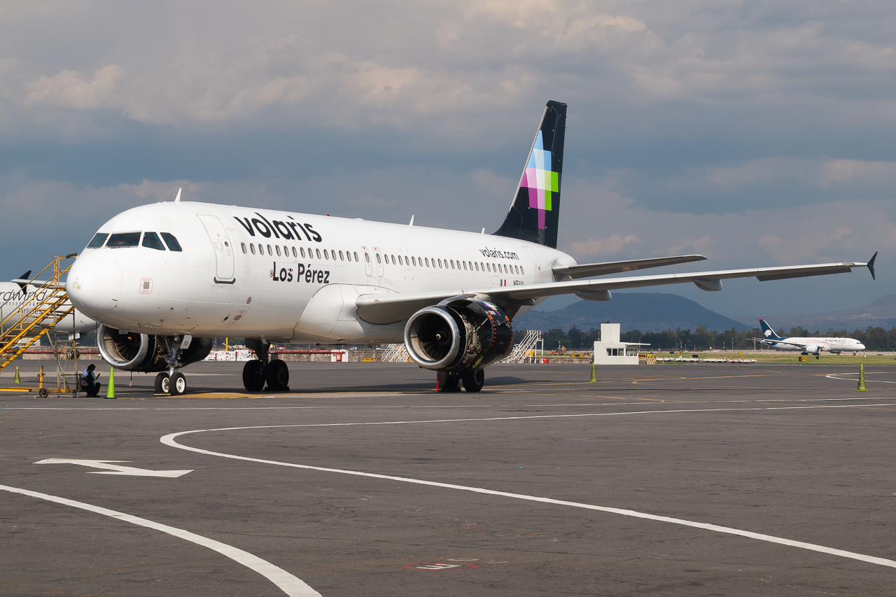 Full size: Volaris Airbus A320 N511VL at Mexico City International Airport