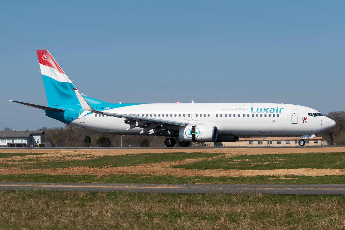 Full size: Luxair Boeing 737-800 LX-LGV at Luxembourg Findel Airport