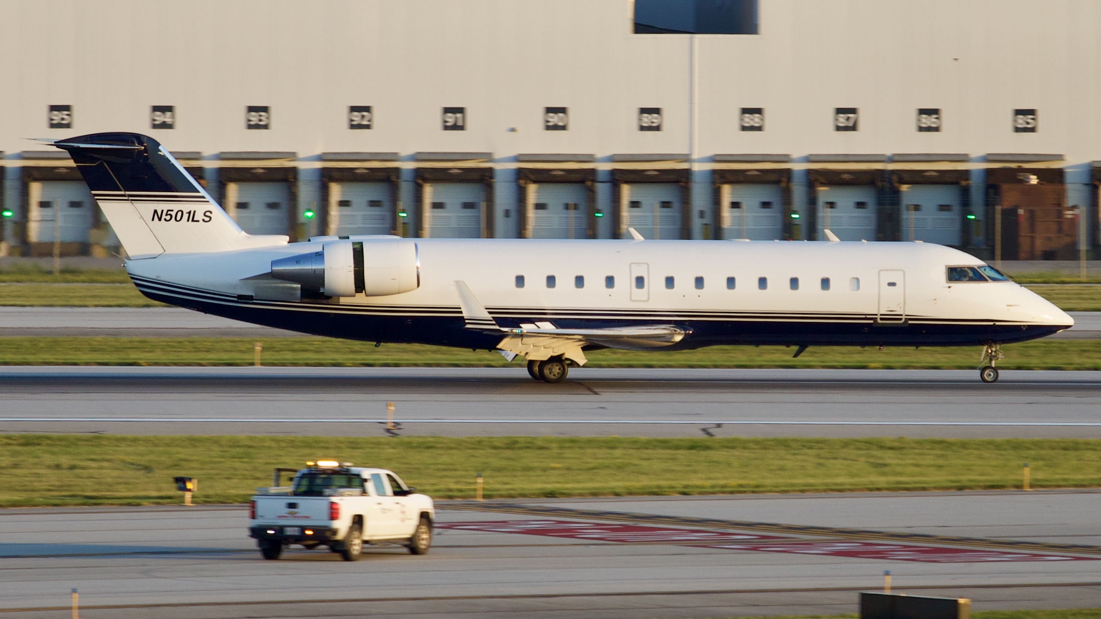Full size: PRIVATE Mitsubishi CRJ-200 N501LS at John Glenn Columbus International Airport