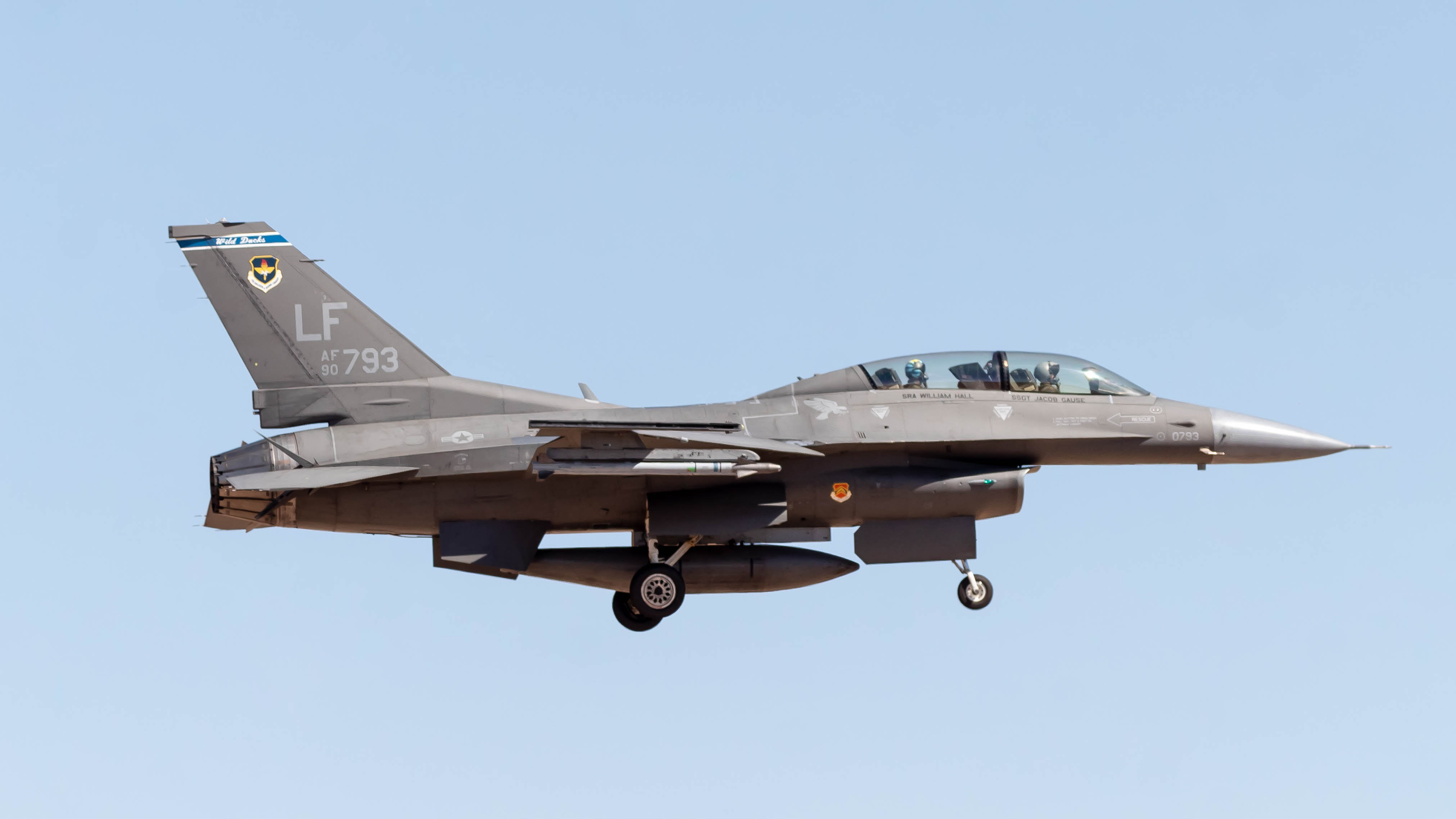 Full size: USAF - United States Air Force General Dynamics F-16 Fighting Falcon 90-0793 at Luke AFB
