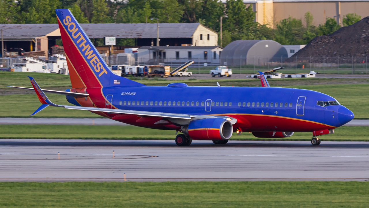 Full size: Southwest Airlines Boeing 737-700 N269WN at John Glenn Columbus International Airport
