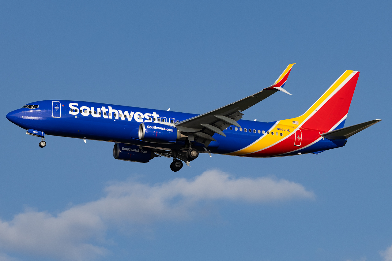 Full size: Southwest Airlines Boeing 737-800 N8678E at Tampa International Airport