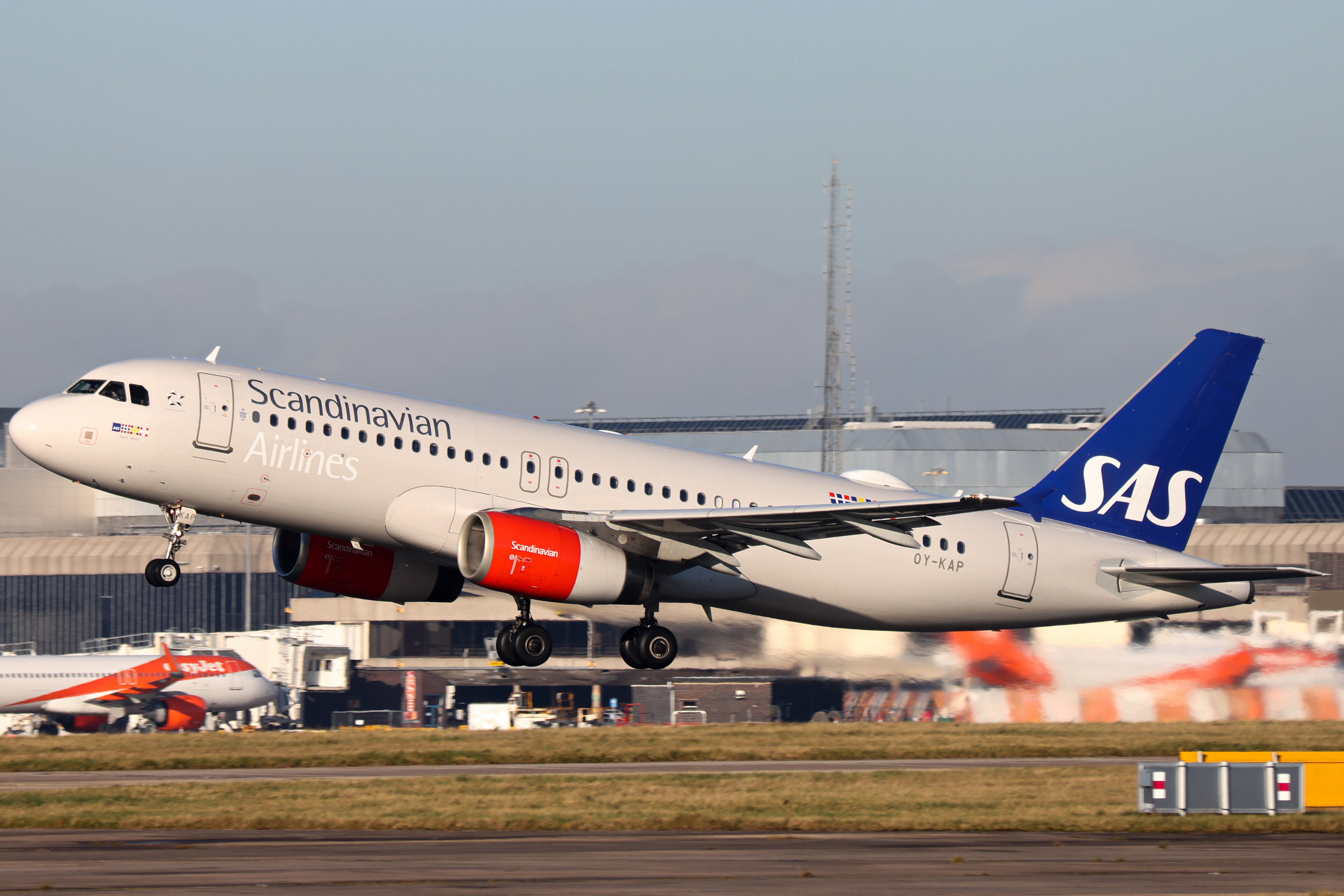 Full size: Scandinavian Airlines Airbus A320 OY-KAP at Manchester Airport