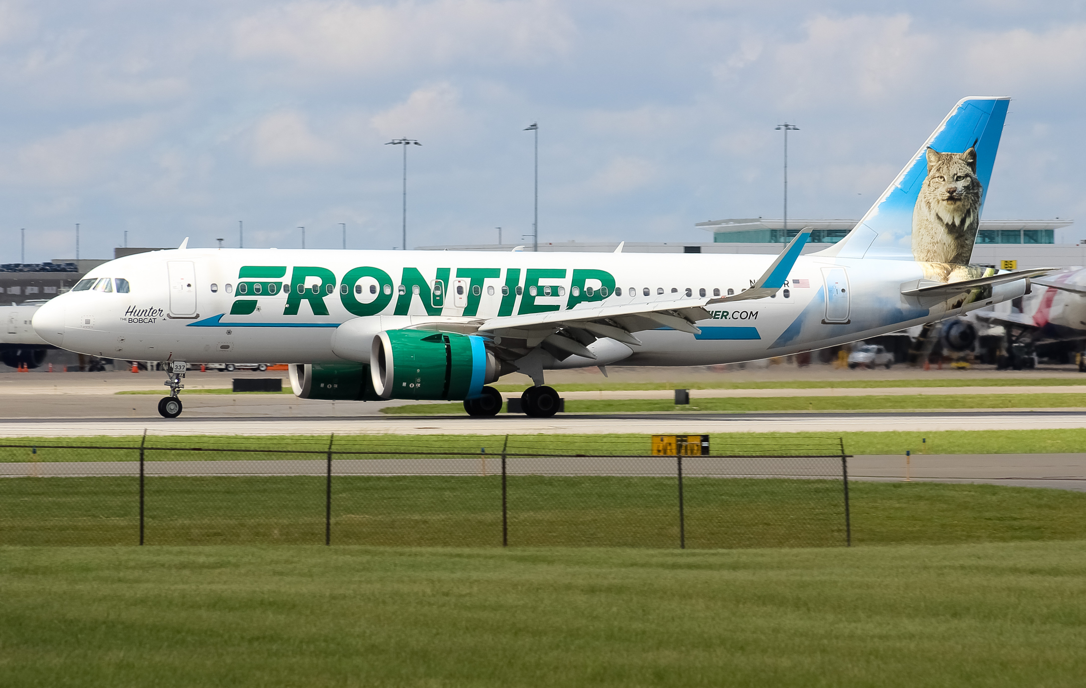 Full size: Frontier Airlines Airbus A320NEO N337FR at Cincinnati/Northern Kentucky International Airport