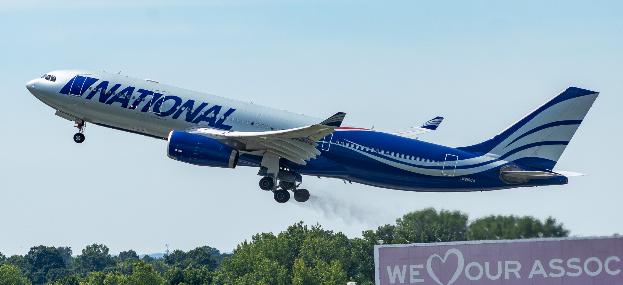 Full size: National Airlines Airbus A330-200 N819CA at John Glenn Columbus International Airport