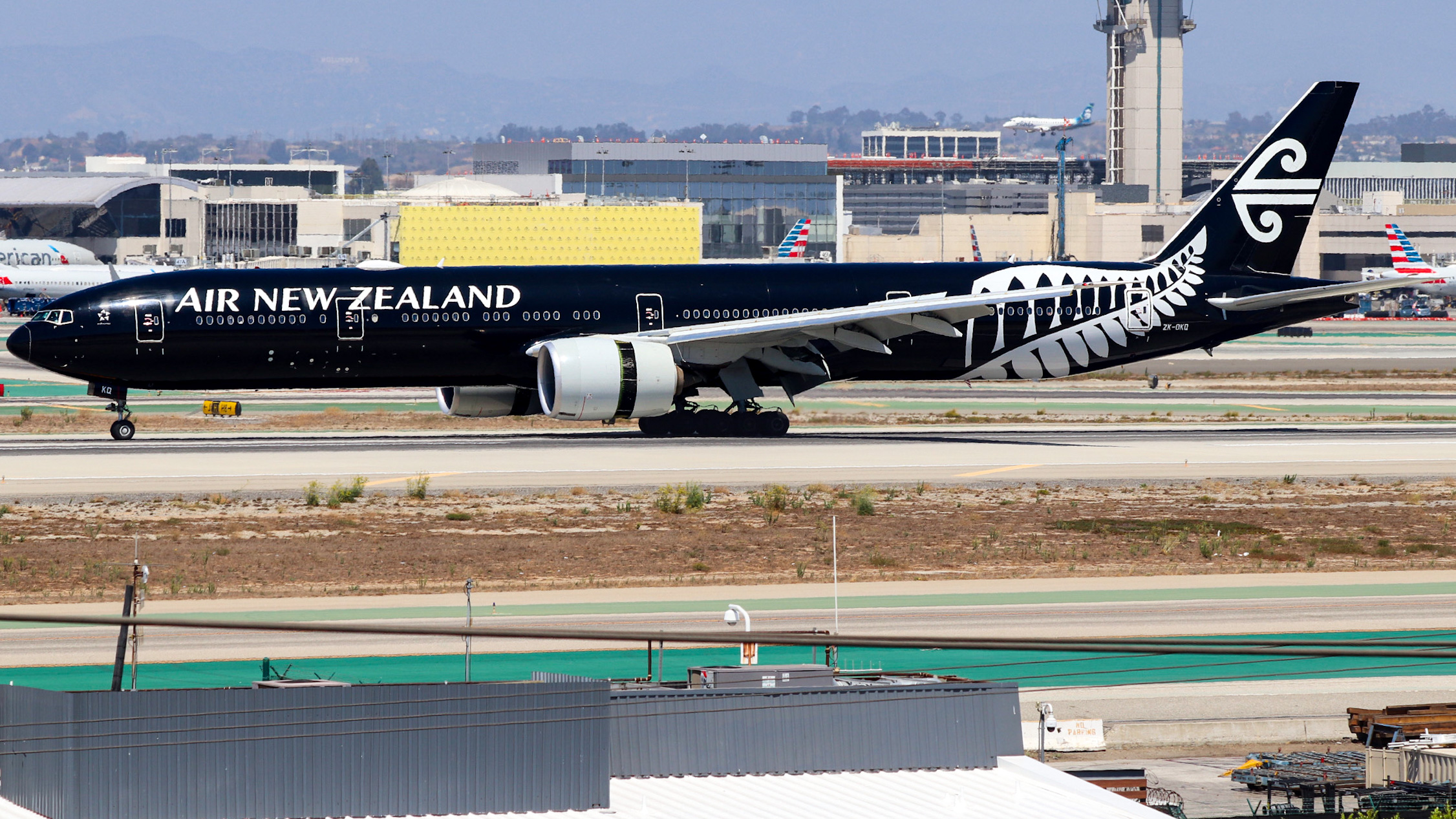 Full size: Air New Zealand Boeing 777-300ER ZK-OKQ  at Los Angeles International Airport