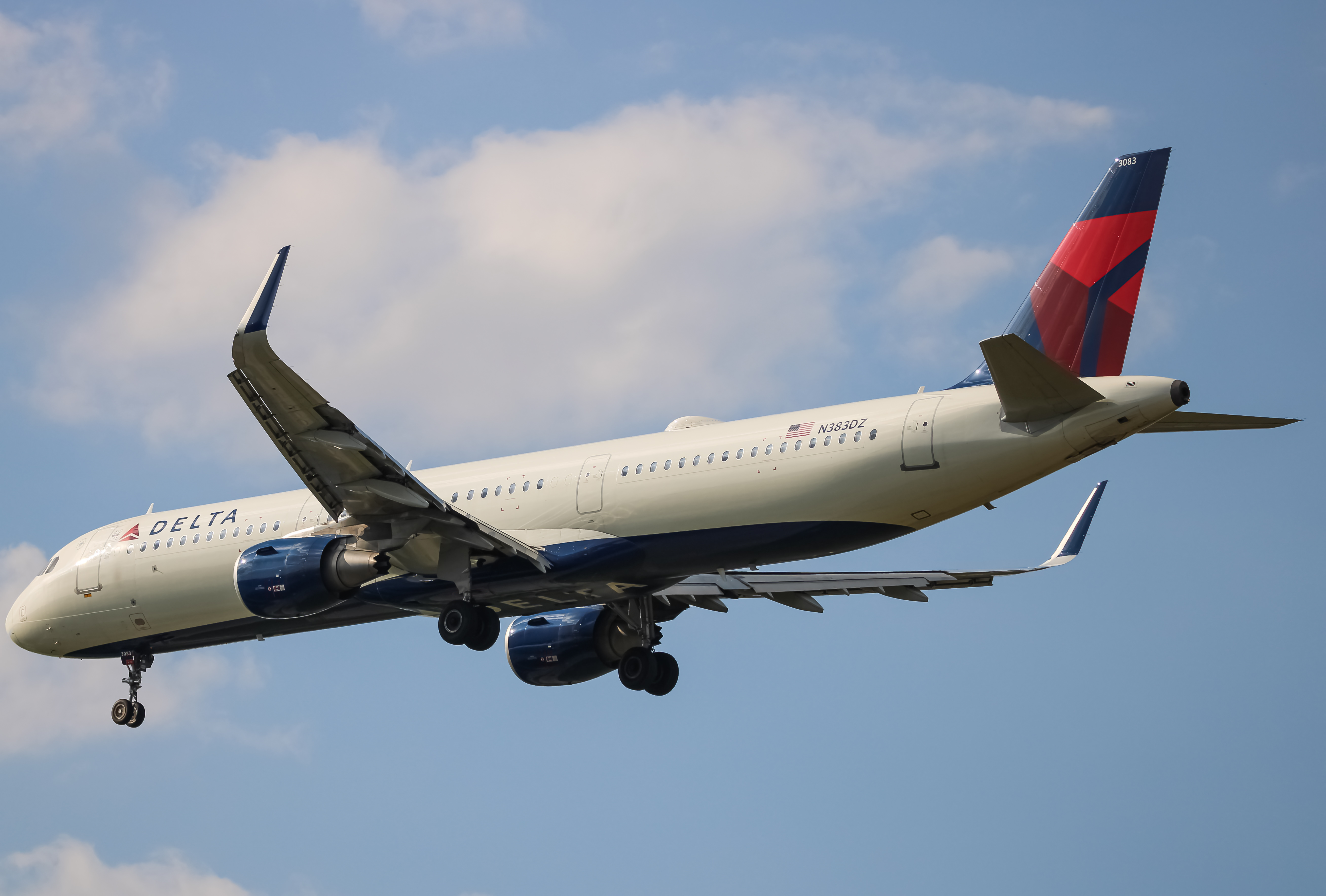 Full size: Delta Airlines Airbus A321-200 N383DZ at Baltimore/Washington International Thurgood Marshall Airport