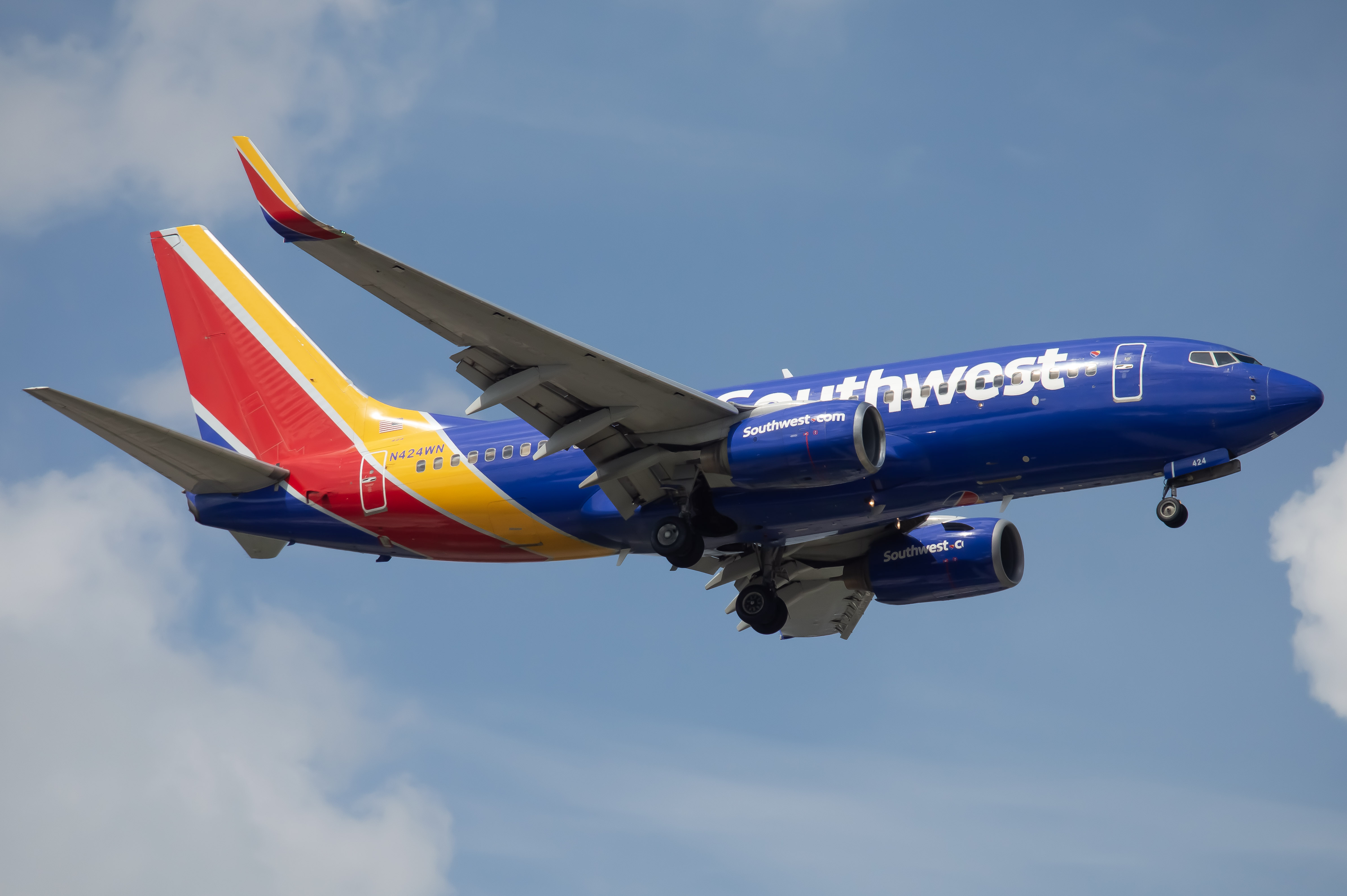 Full size: Southwest Airlines Boeing 737-700 N424WN at Baltimore/Washington International Thurgood Marshall Airport