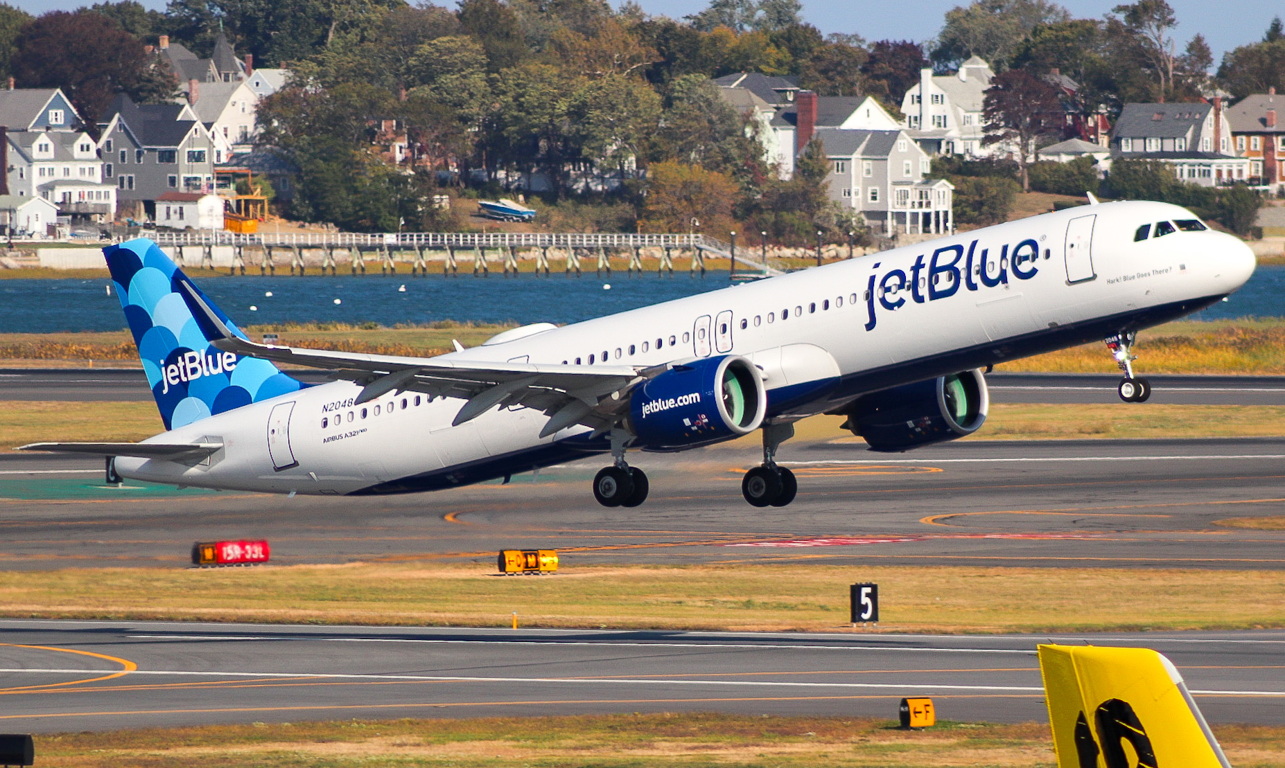 Full size: JetBlue Airways Airbus A321NEO N2048J at General Edward Lawrence Logan International Airport