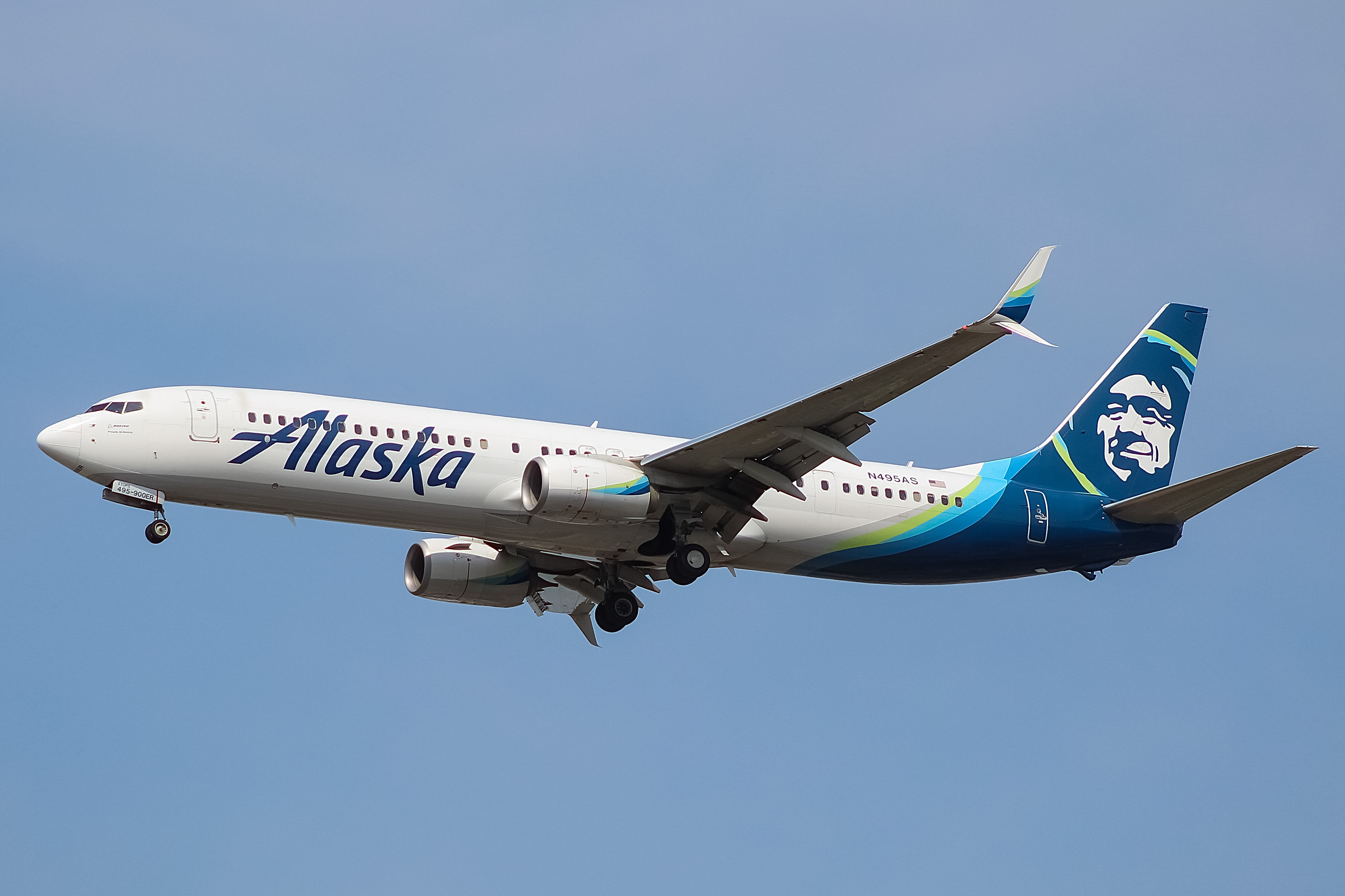 Full size: Alaska Airlines Boeing 737-900 N495AS at Chicago O'Hare International Airport