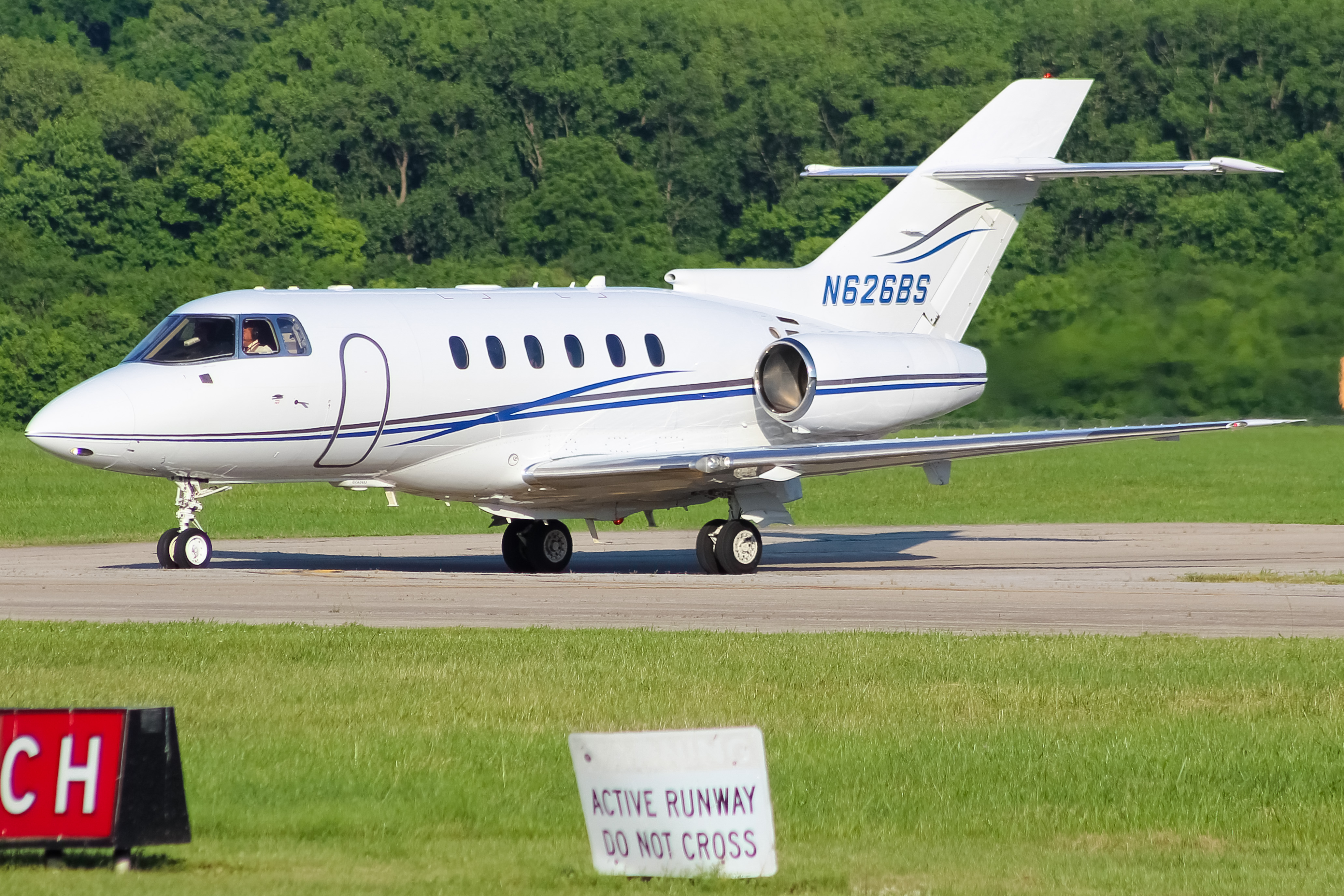 Full size: PRIVATE  Beechcraft Hawker 750 N626BS at Cincinnati Municipal Airport/Lunken Field