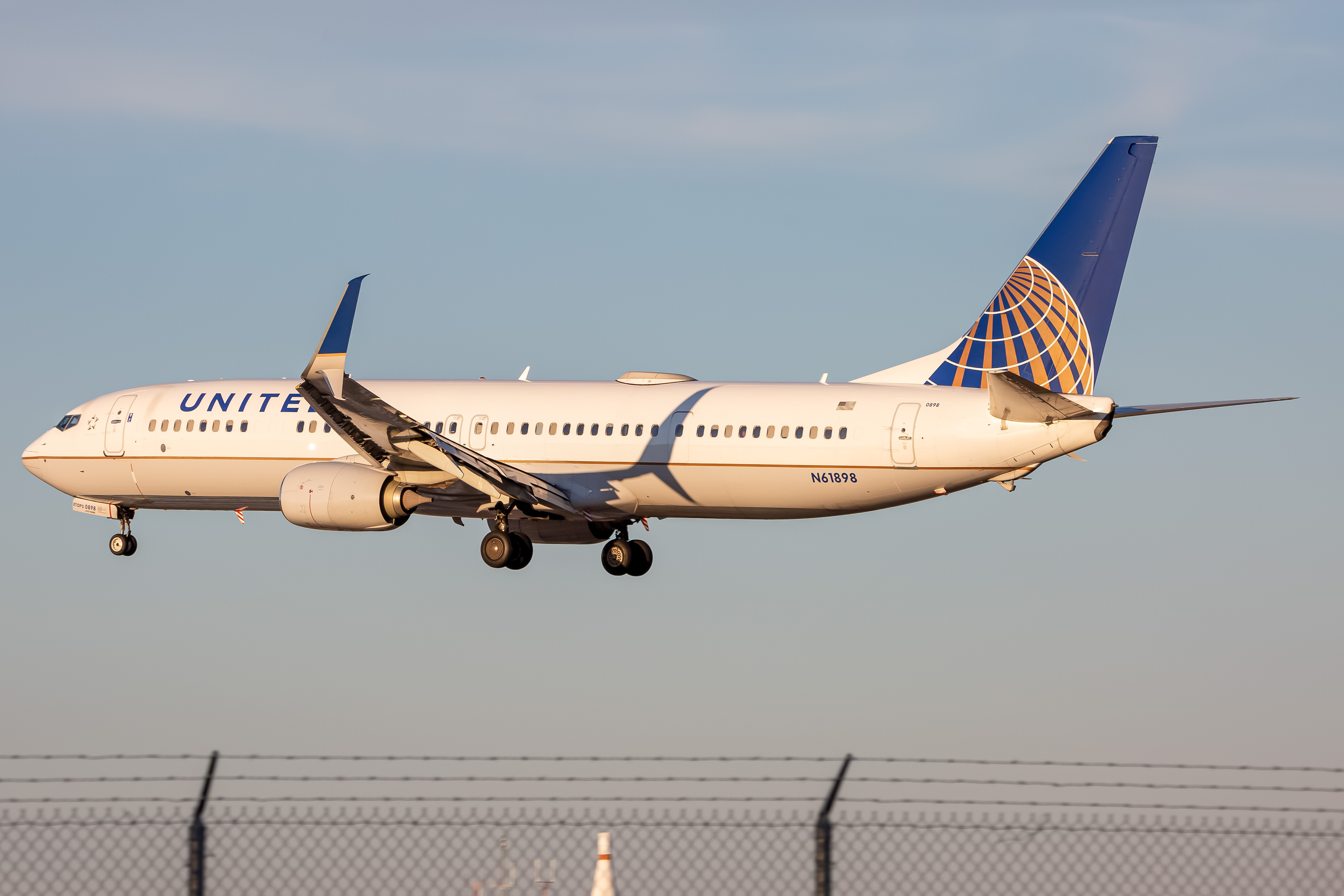 Full size:  United Airlines Boeing 737-900 N61898 at Baltimore/Washington International Thurgood Marshall Airport