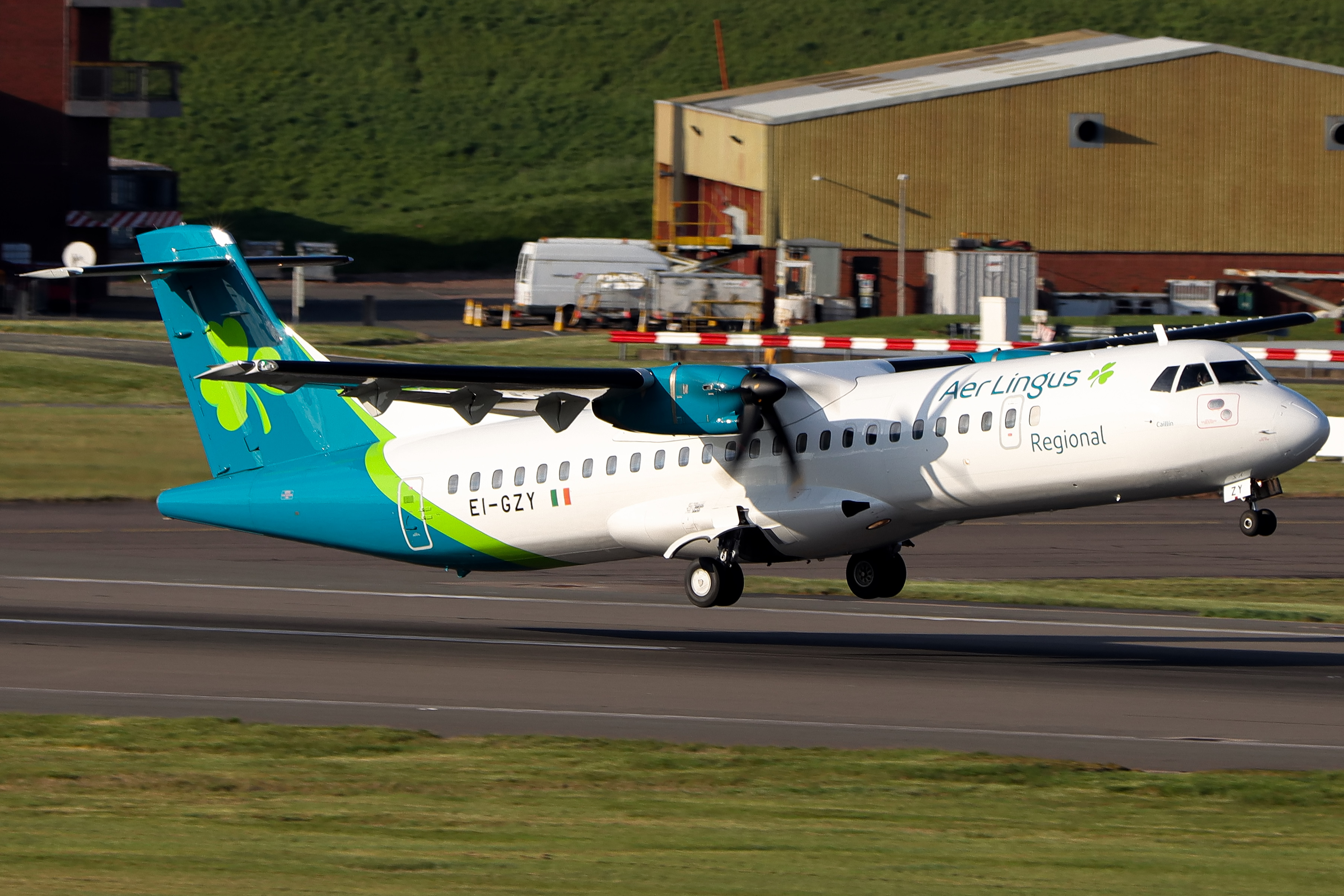 Full size: Aer Lingus ATR 72-600 EI-GZY at Birmingham Airport