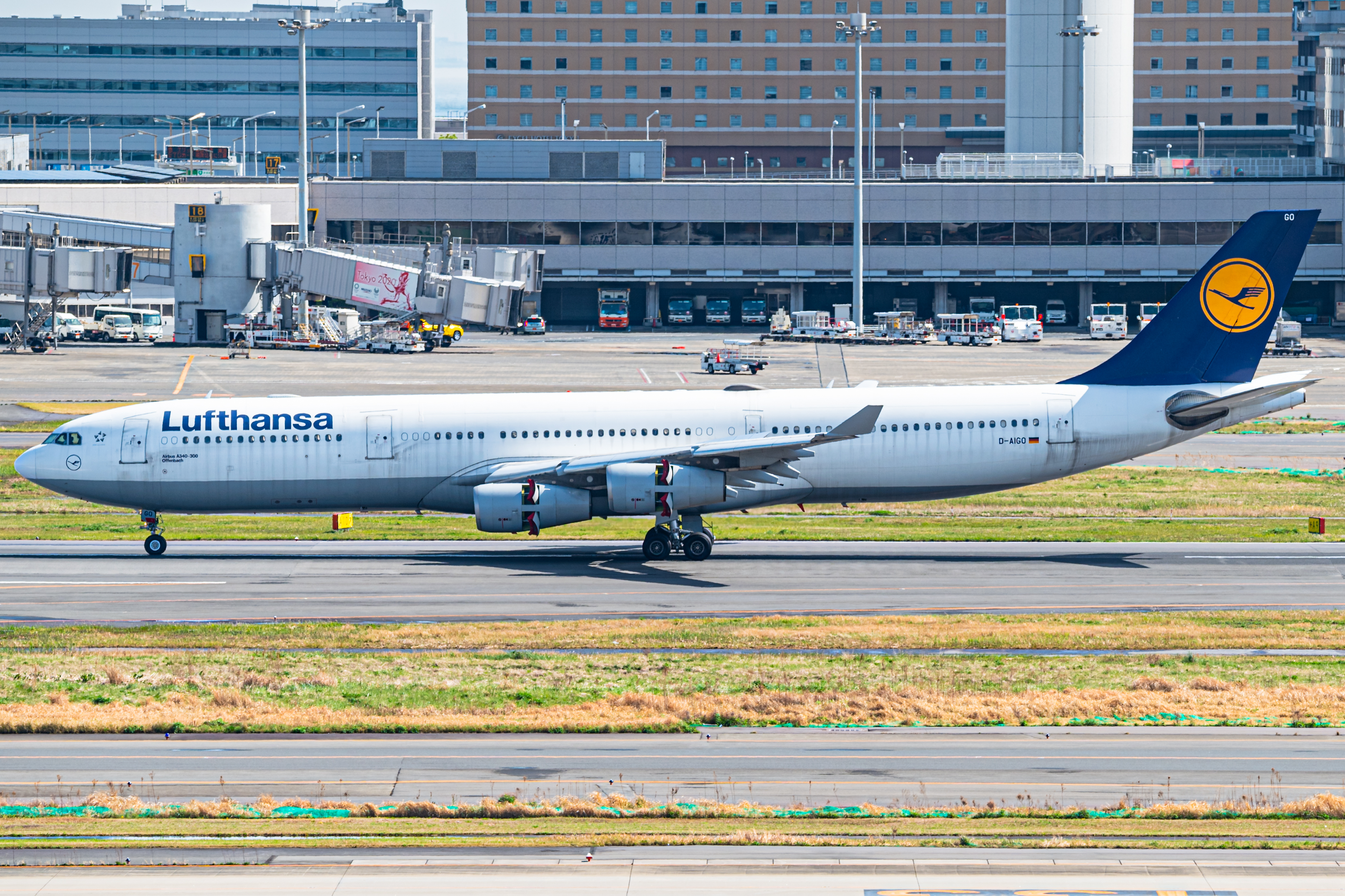 Full size: Lufthansa Airbus A340-300 D-AIGO at Tokyo-Haneda Airport