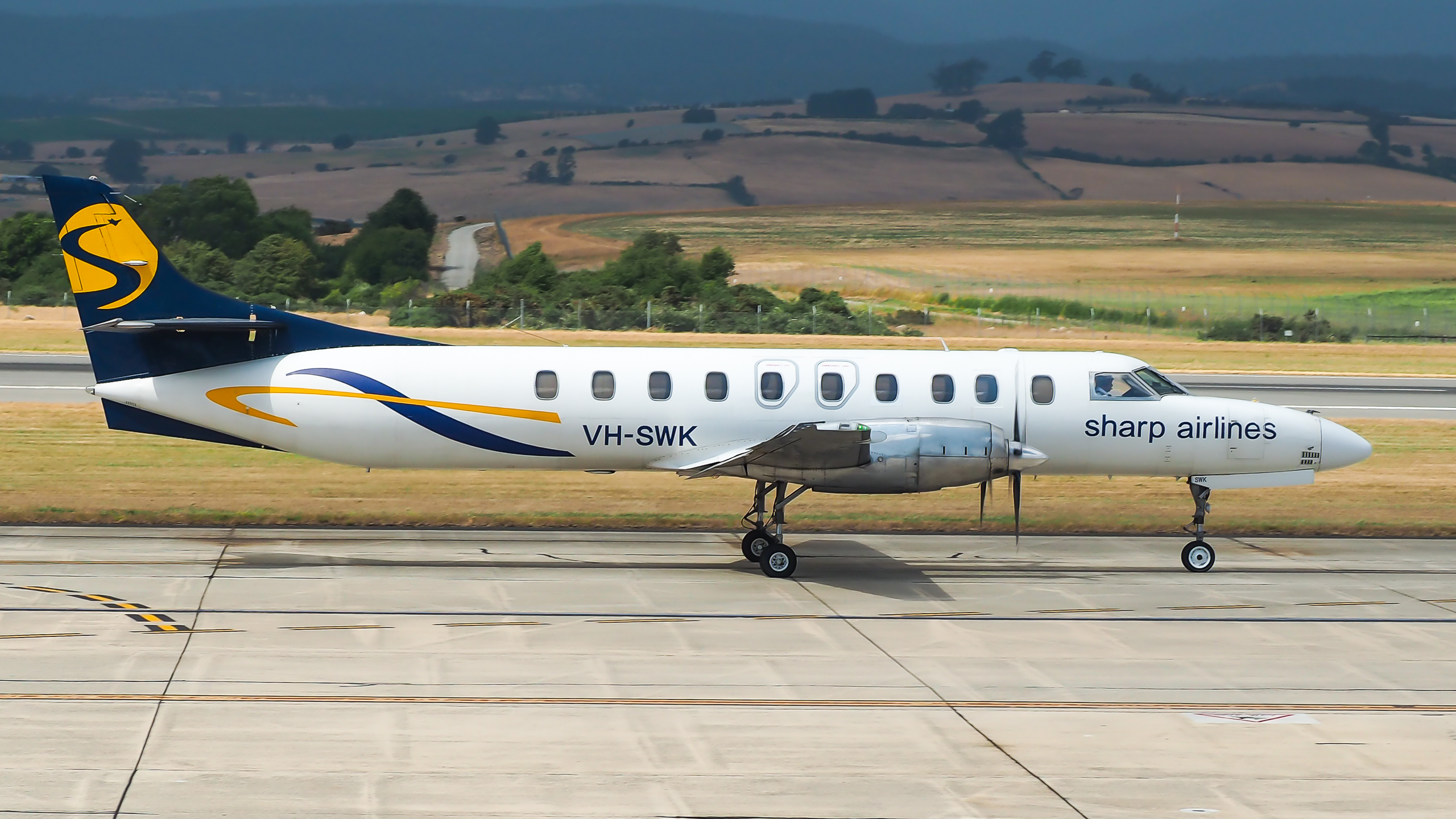 Full size: Sharp Airlines Fairchild SA227-DC Metro 23 VH-SWK at Launceston Airport