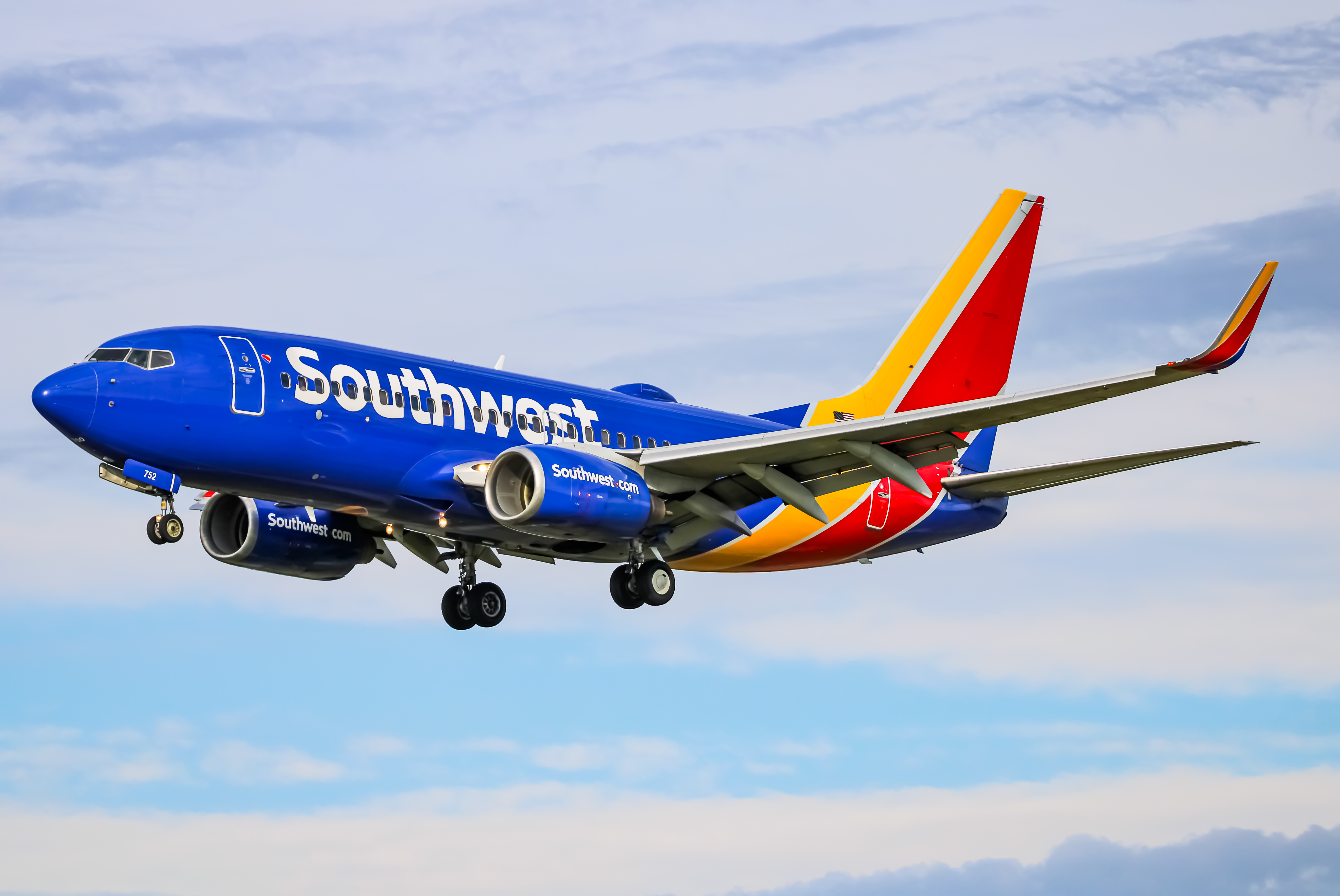 Full size: Southwest Airlines Boeing 737-700 N752SW at Baltimore/Washington International Thurgood Marshall Airport
