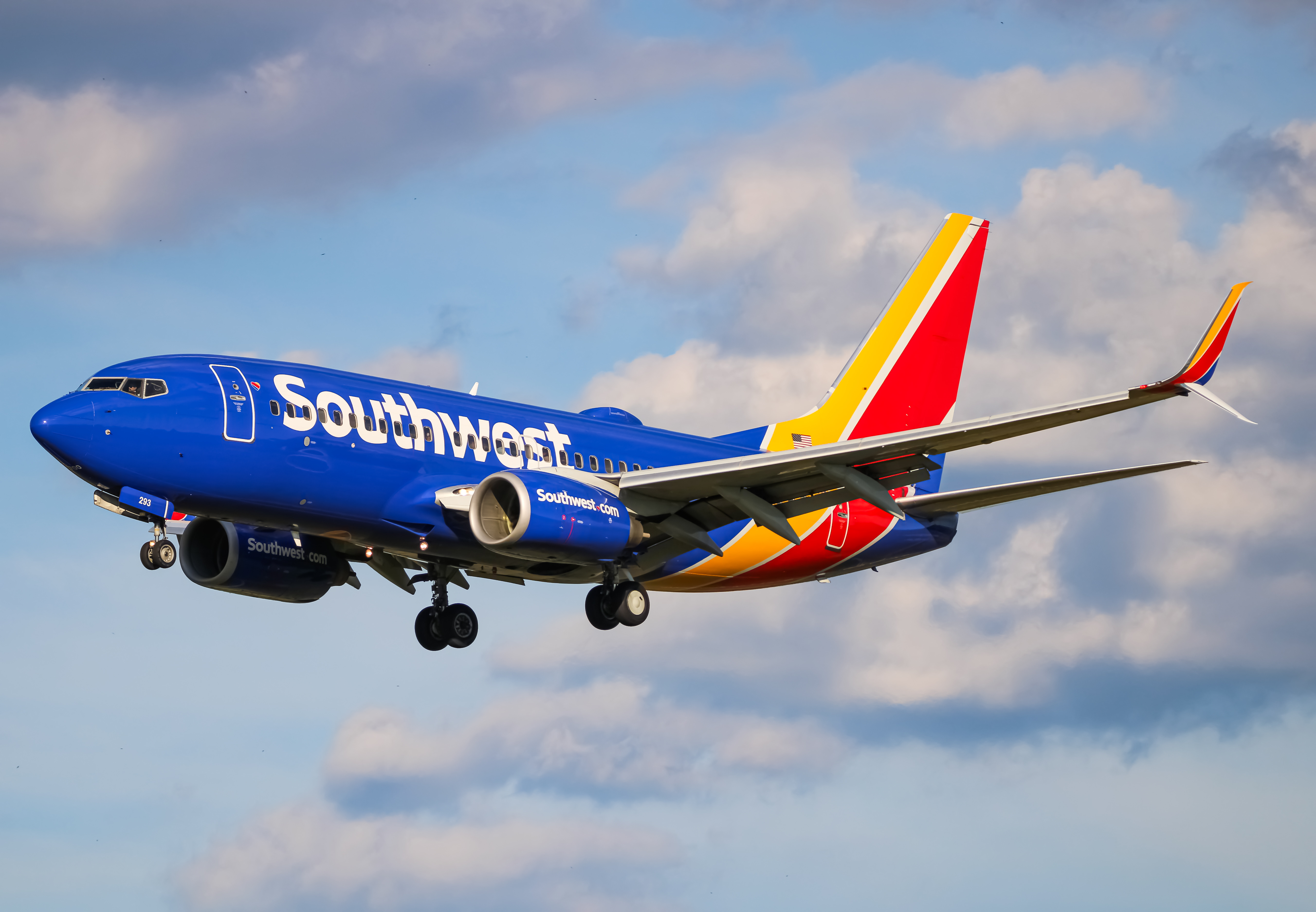 Full size: Southwest Airlines Boeing 737-700 N293WN at Baltimore/Washington International Thurgood Marshall Airport