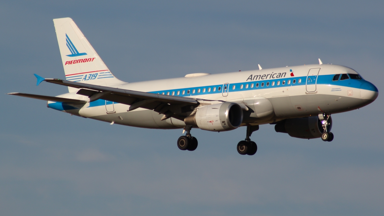 Full size: American Airlines Airbus A319 N744P at Dallas-Fort Worth International Airport