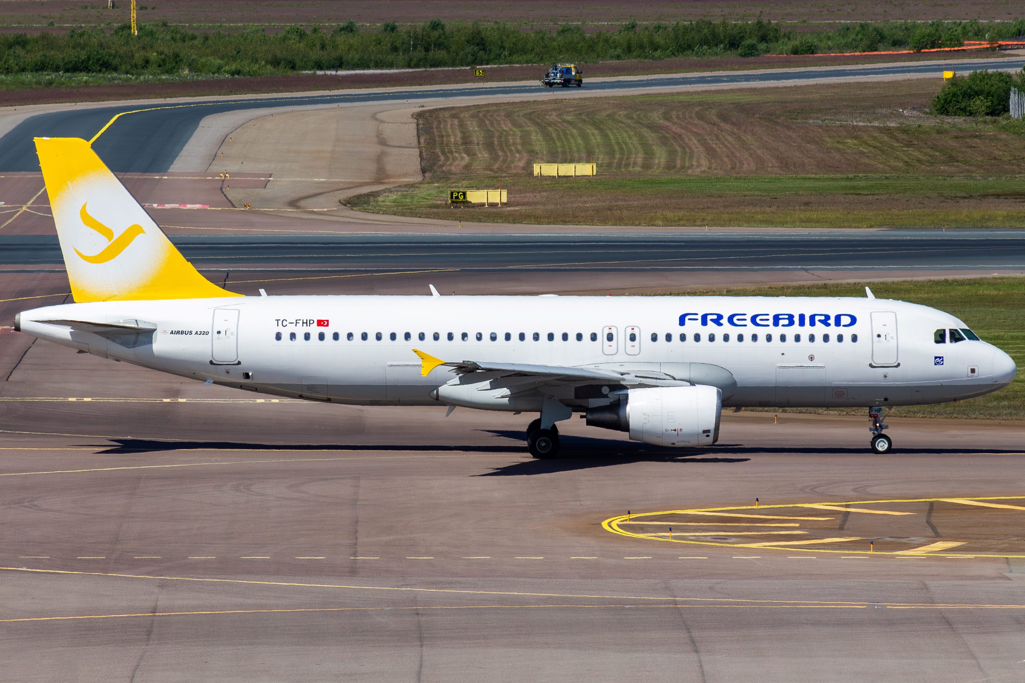 Full size: Freebird Airlines Airbus A320 TC-FHP at Helsinki Vantaa Airport