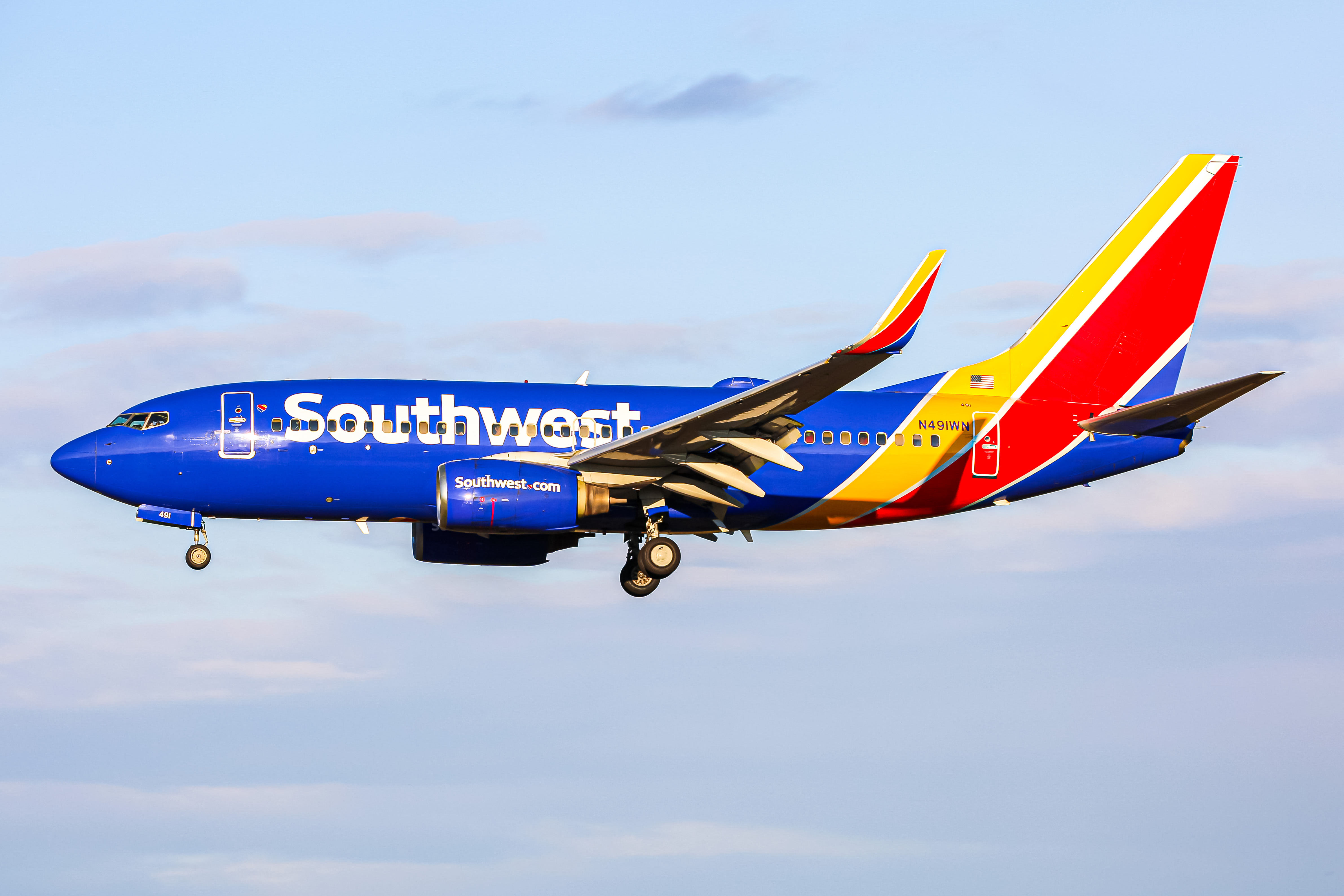 Full size: Southwest Airlines Boeing 737-700 N491WN at Baltimore/Washington International Thurgood Marshall Airport