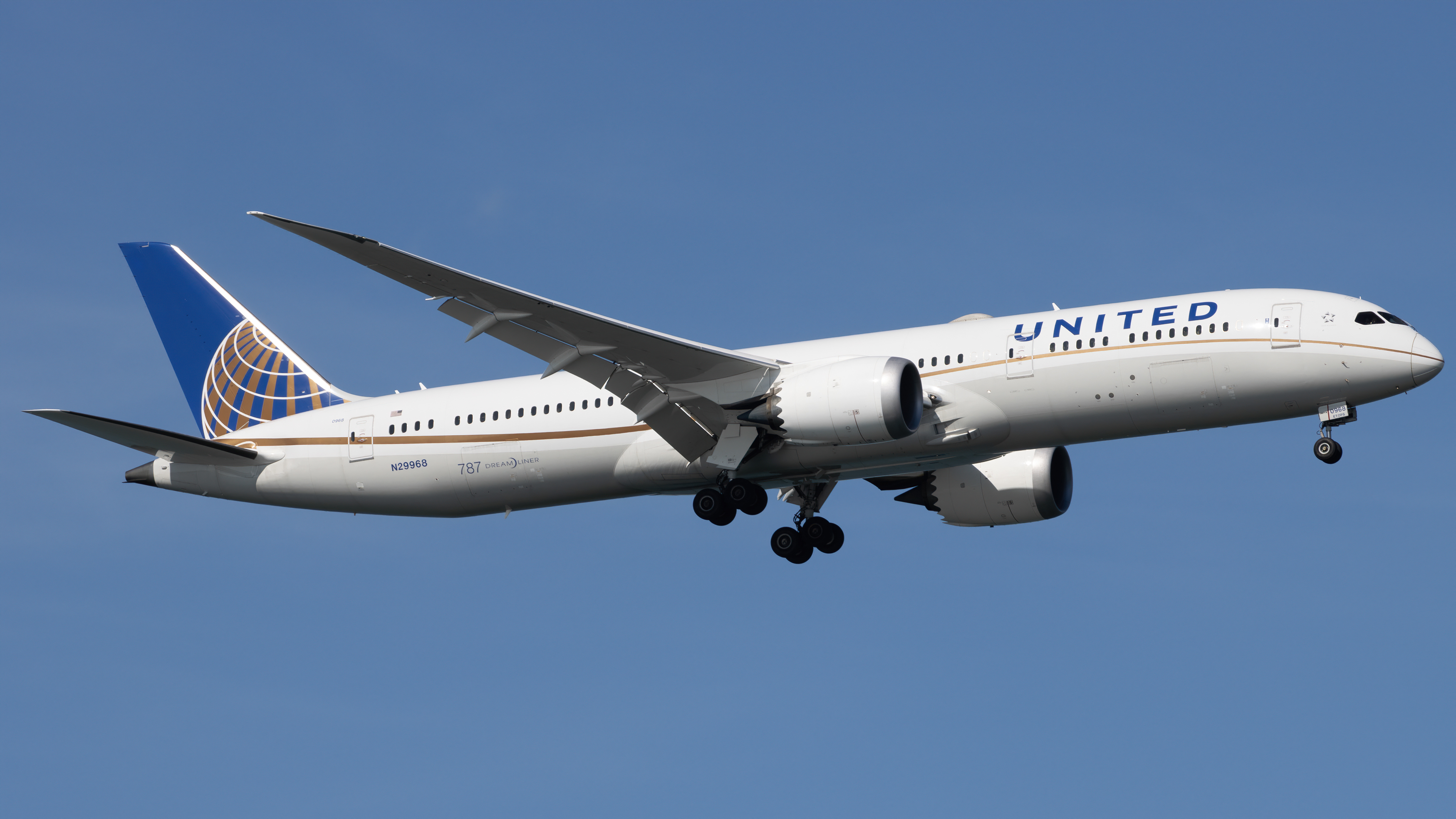 Full size: United Airlines Boeing 787-9 N29968 at Singapore-Changi Airport