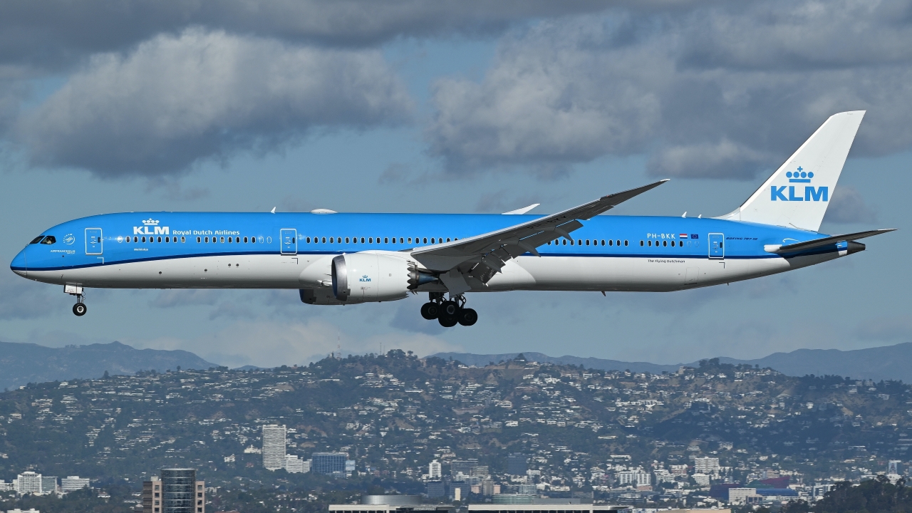 Full size: KLM Boeing 787-10 PH-BKK at Los Angeles International Airport