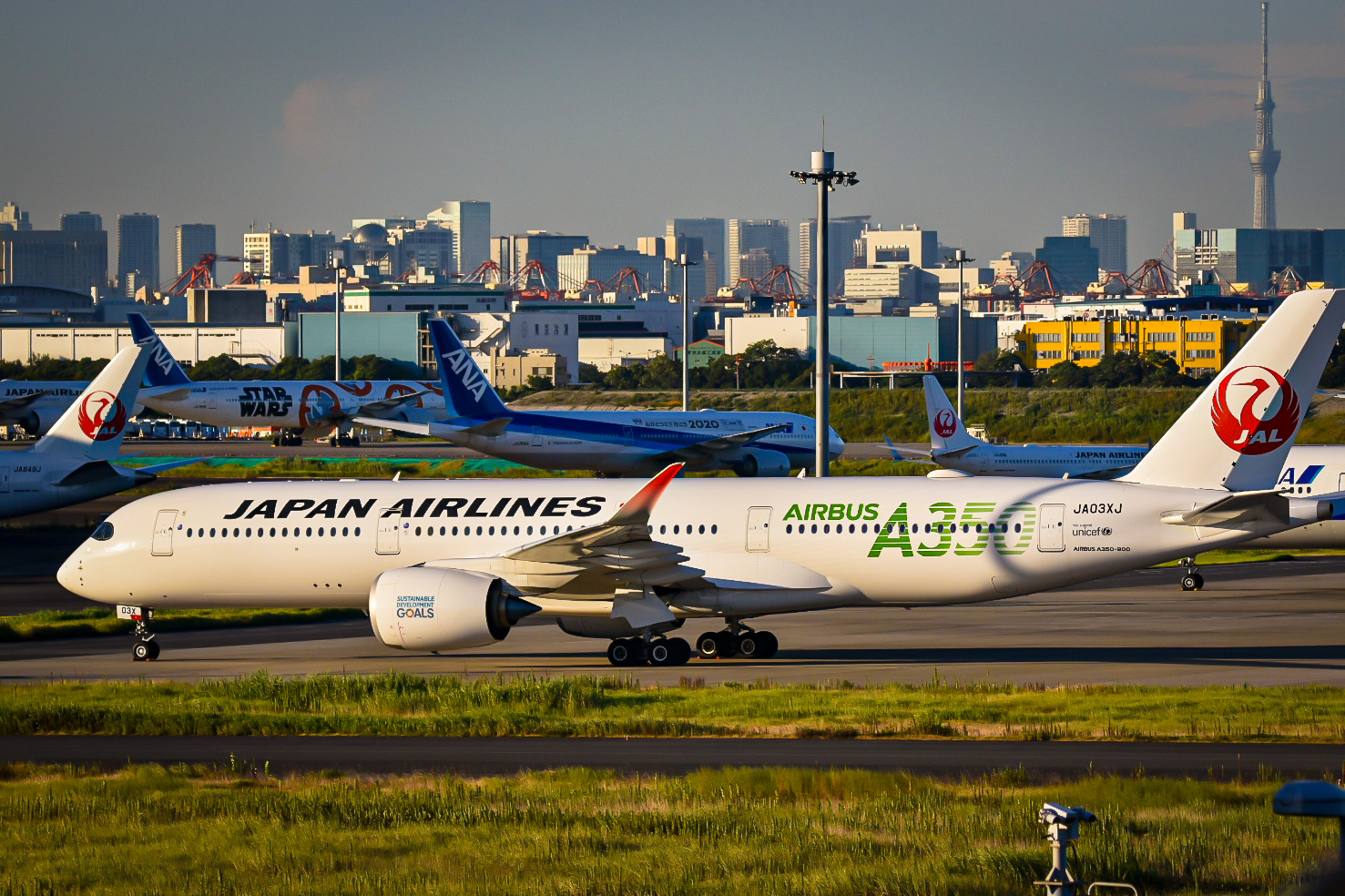 Full size: Japan Airlines Airbus A350-900 JA03XJ at Tokyo-Haneda Airport