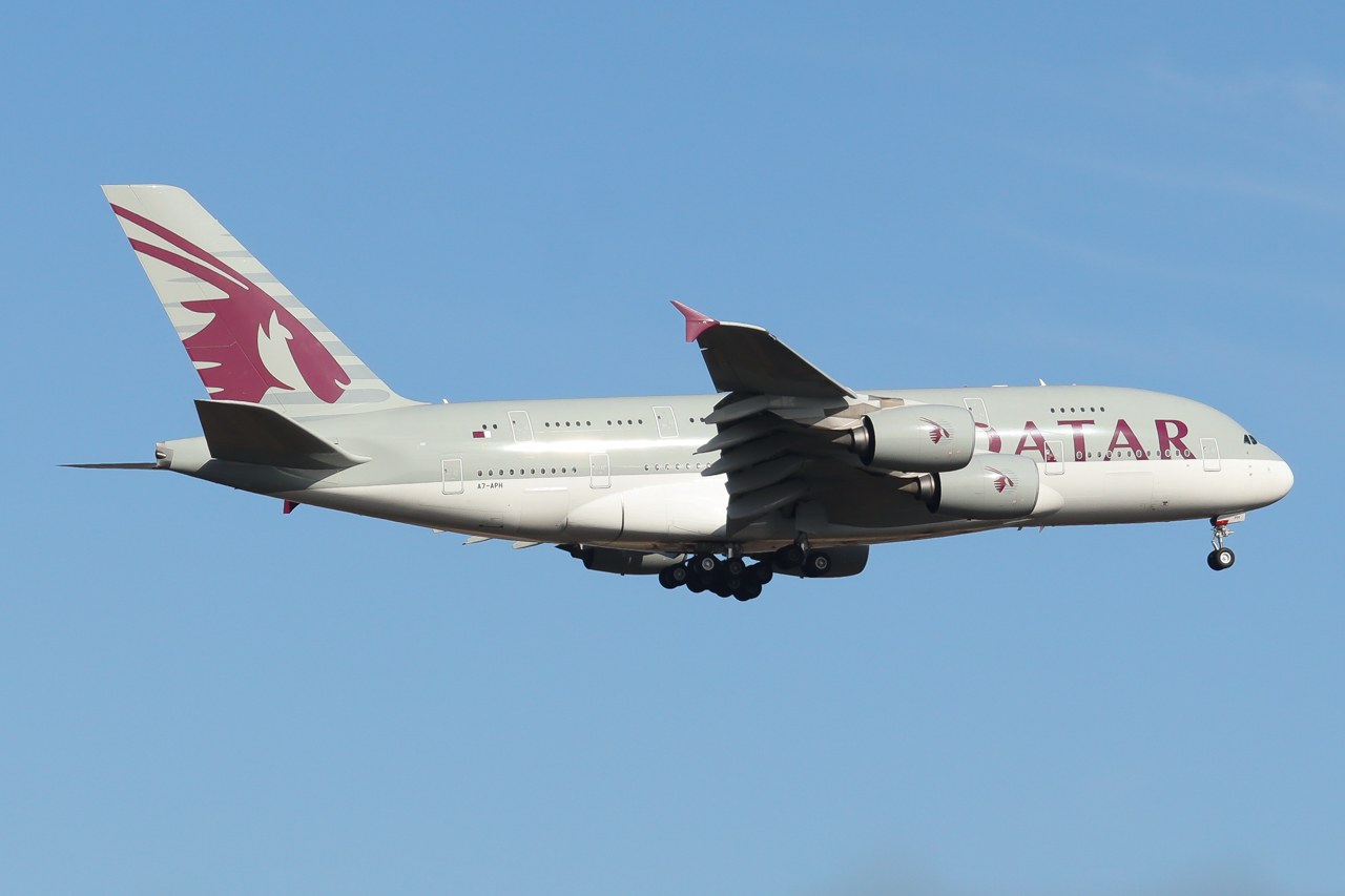 Full size: Qatar Airways Airbus A380-800 A7-APH at London Heathrow International Airport
