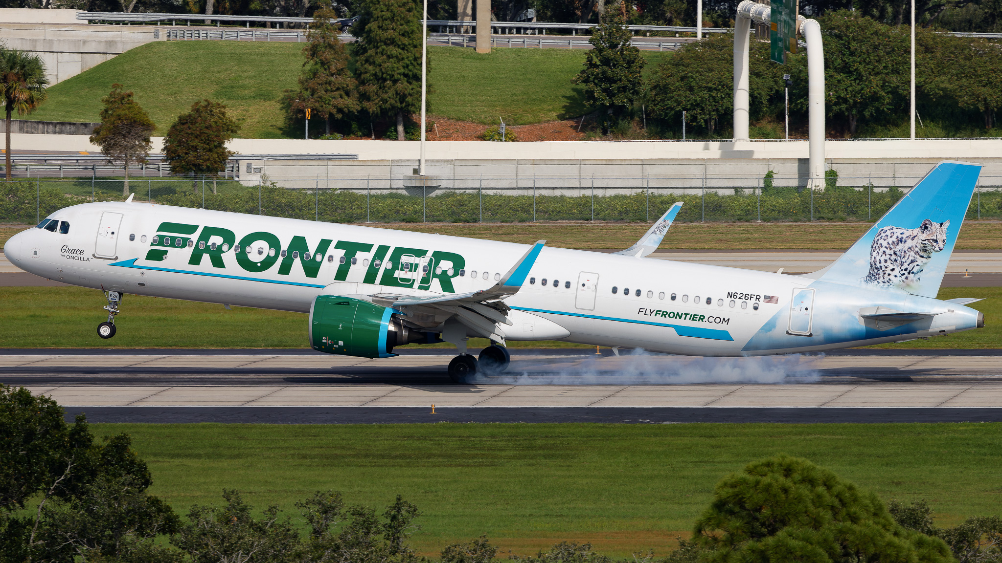 Full size: Frontier Airlines Airbus A321NEO N626FR at Tampa International Airport
