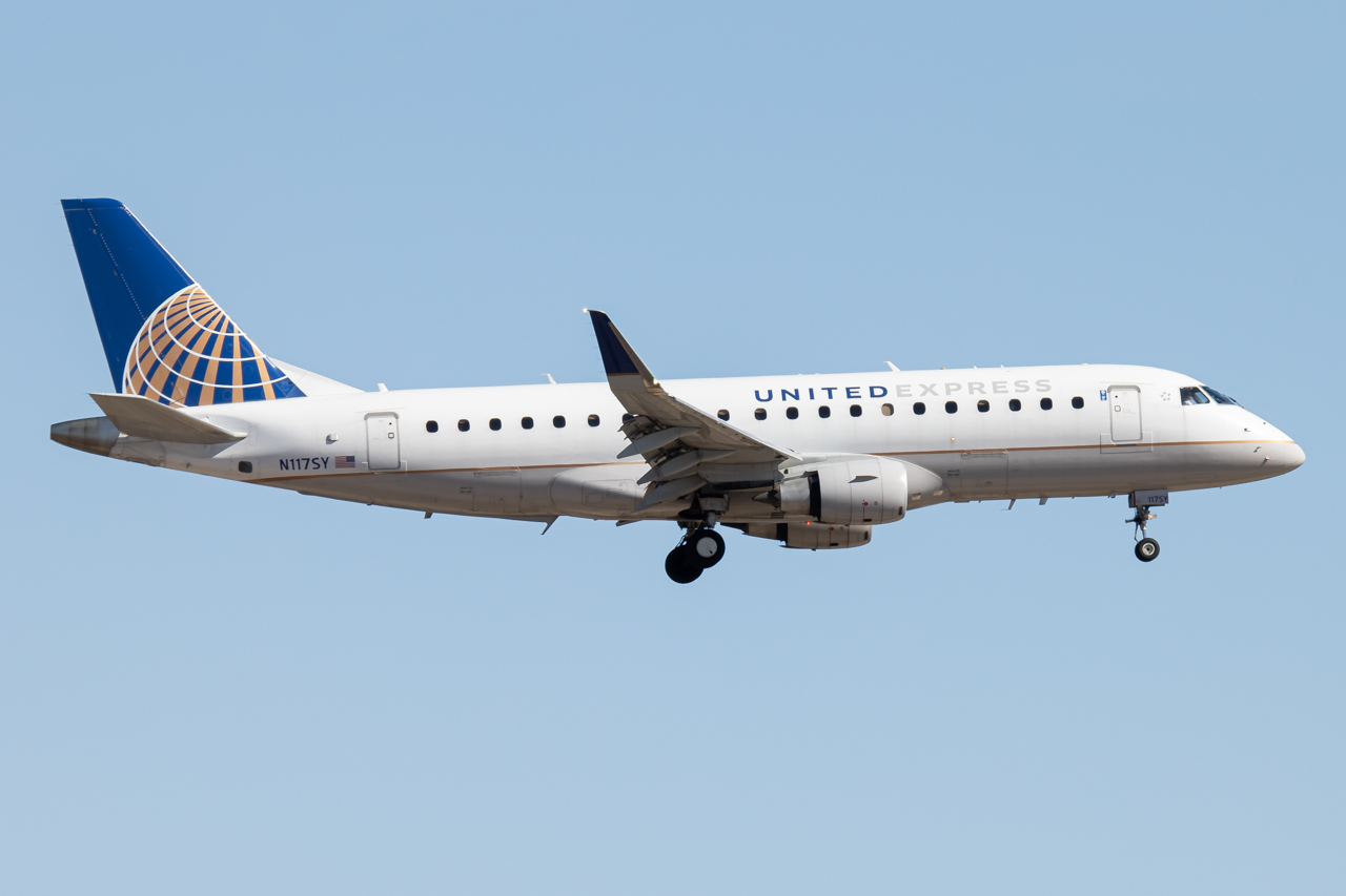 Full size: United Airlines Embraer E175 N117SY at Boise Air Terminal/Gowen Field
